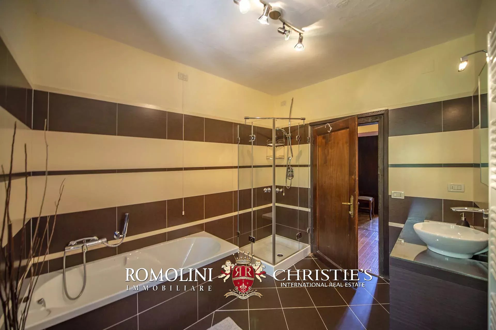 10 Bedroom Villa/Townhouse's Image 61