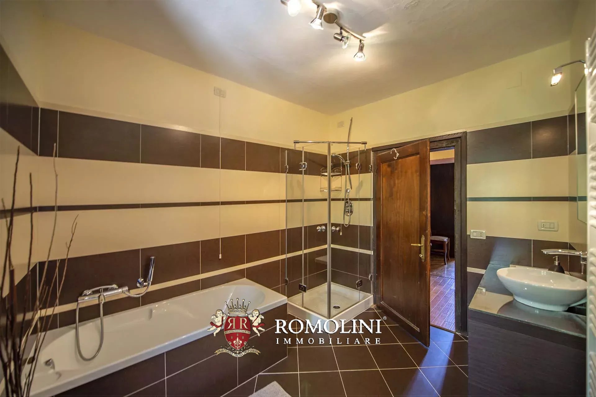 10 Bedroom Villa/Townhouse's Image 61