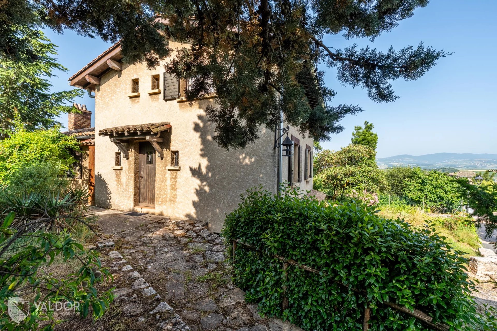 Maison familiale avec vue panoramique, au cœur du village