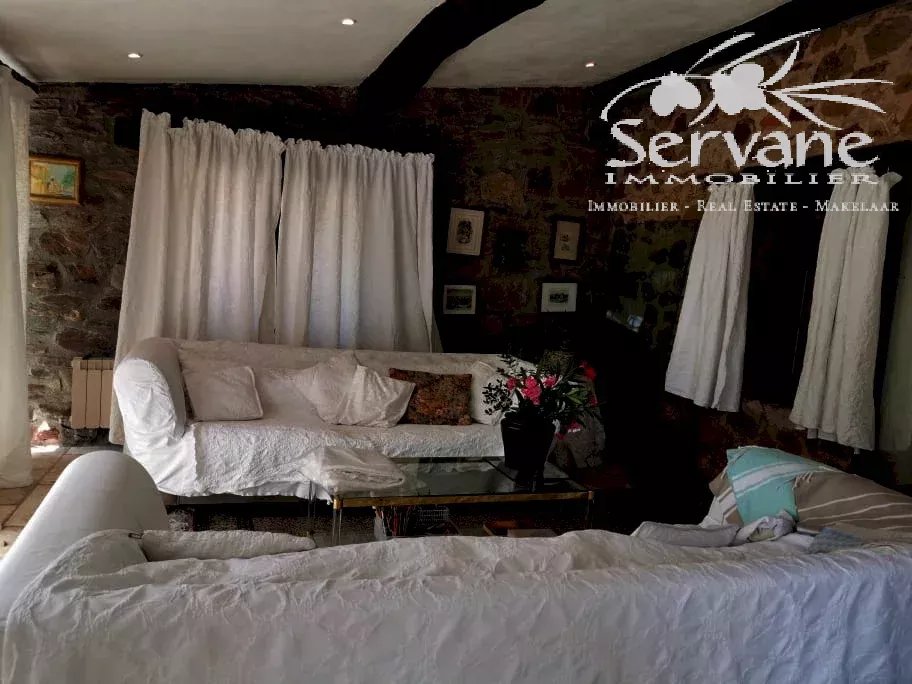 FOR SALE STONE PROPERTY WITH ANNEXES