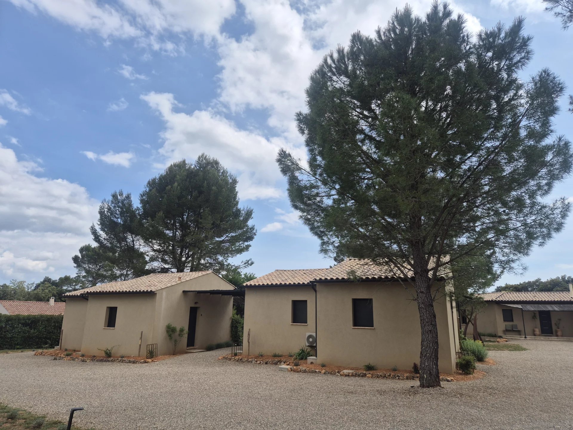 Villa and 4 gites in Cotignac, unique layout with pool house and pool