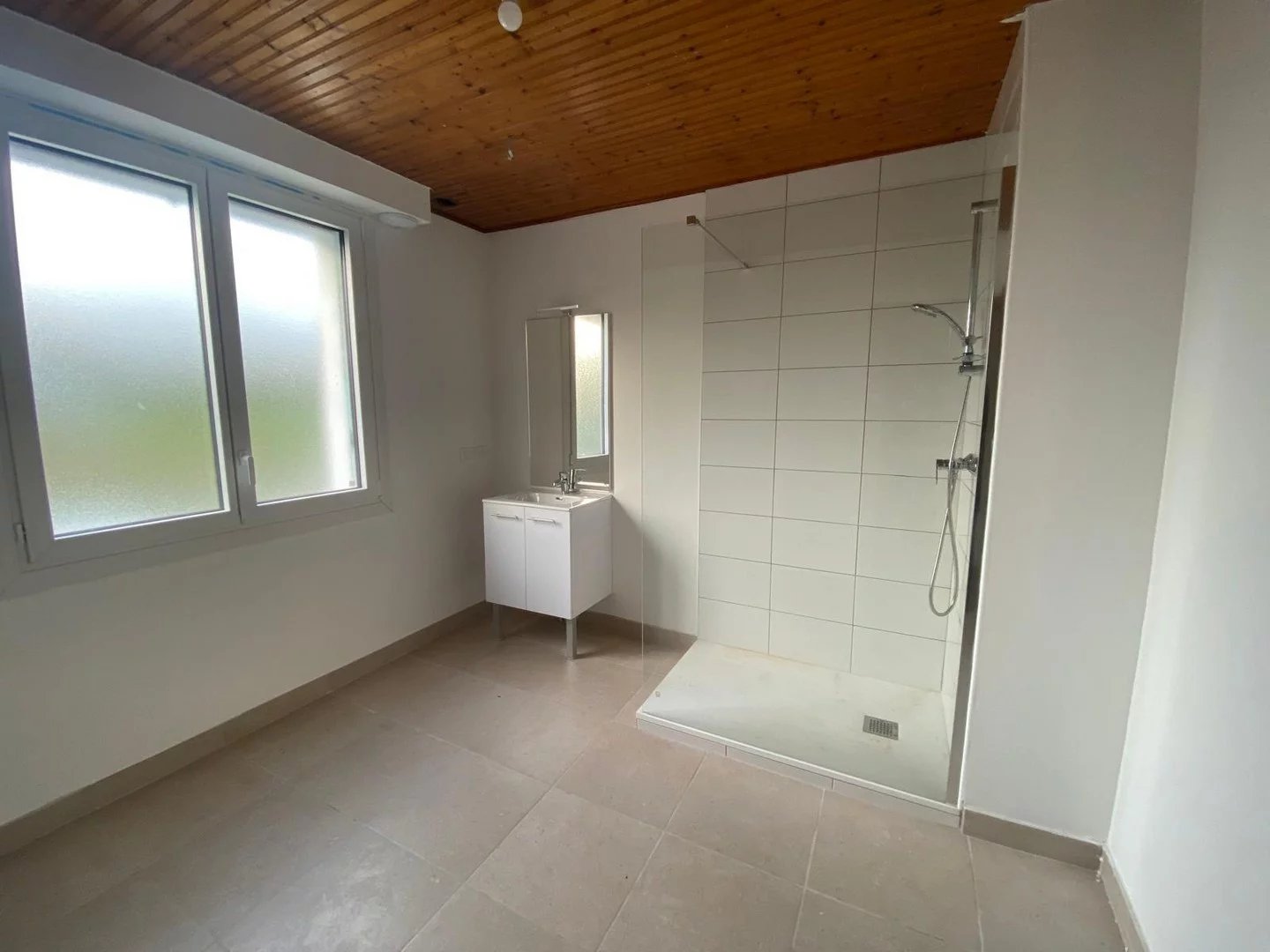 MAISON T6- SAINT CARNE- EN LOCATION