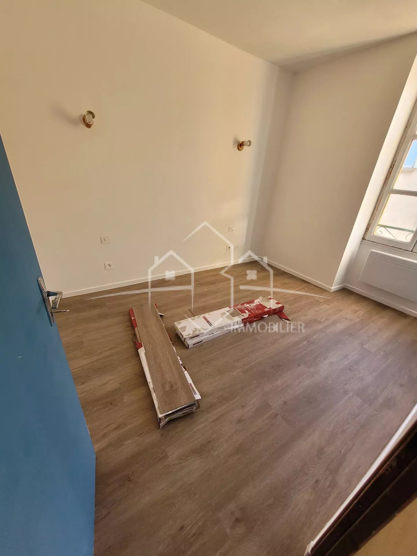 BEAUREPAIRE centre T2 2ème étage