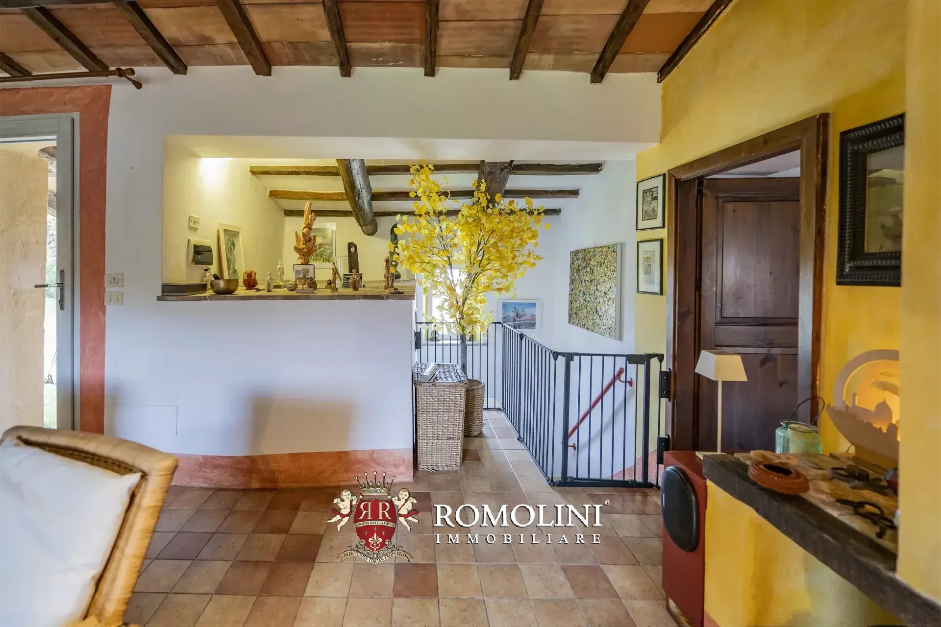RUSTIC FARMHOUSE WITH POOL FOR SALE IN MOUNT AMIATA, MAREMMA