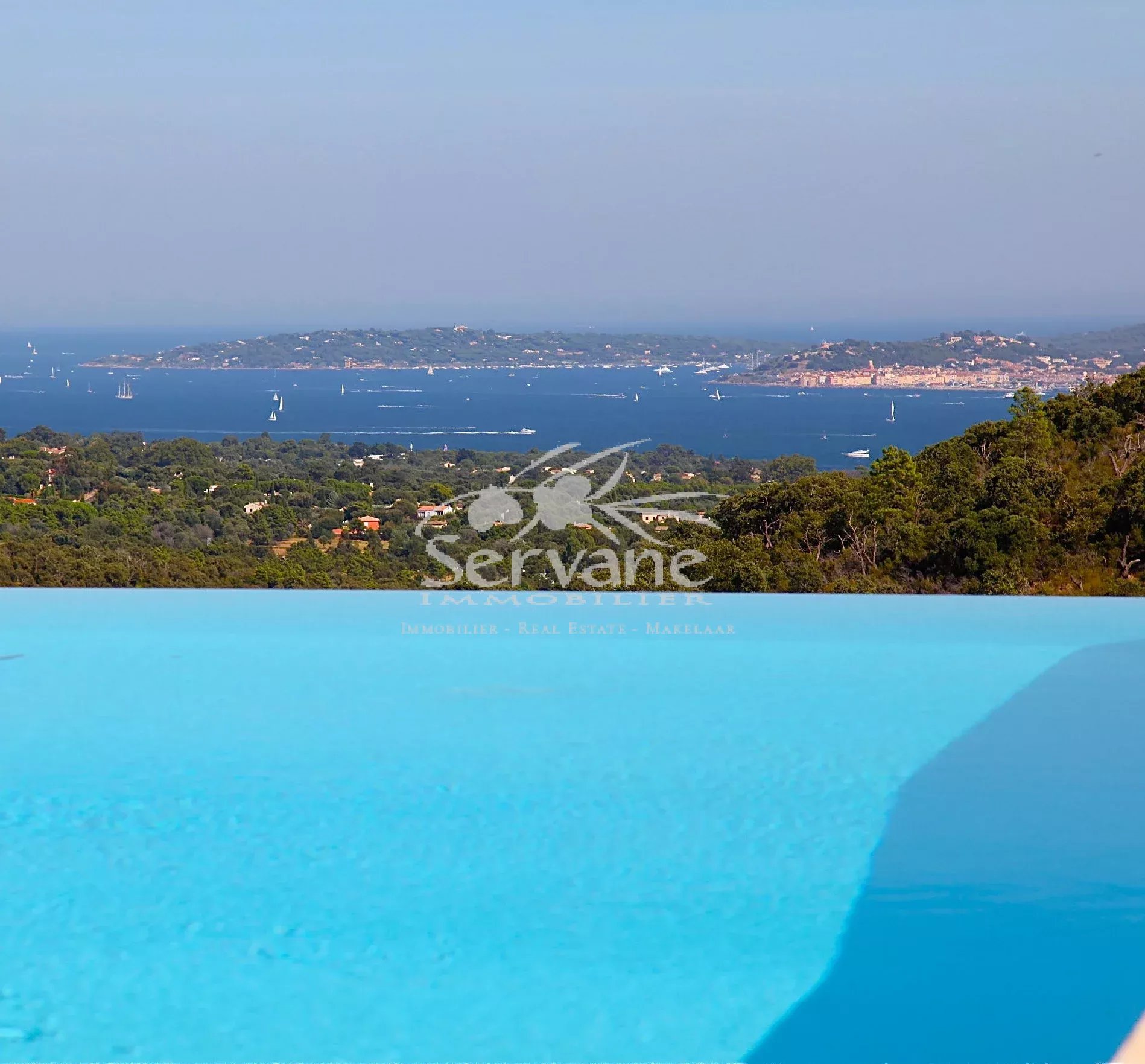 GRIMAUD Superb property with panoramic view and infinity pool