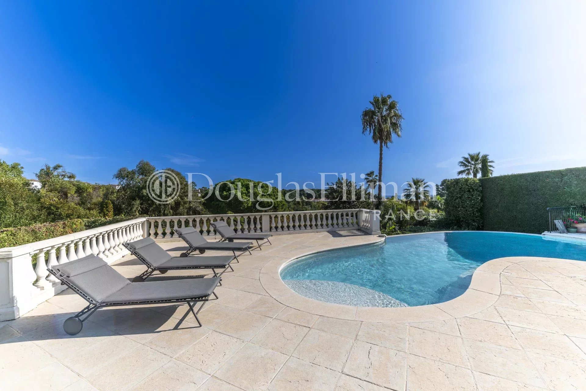 VILLENEUVE LOUBET – Superbe villa de plain-pied aux Hauts de Vaugrenier - Image nᵒ2
