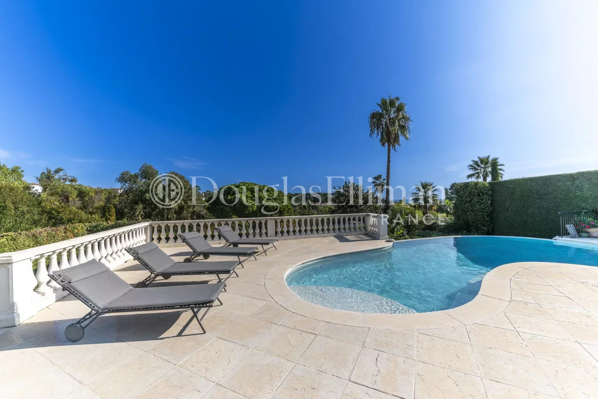 VILLENEUVE LOUBET – Superbe villa de plain-pied aux Hauts de Vaugrenier - Image nᵒ2