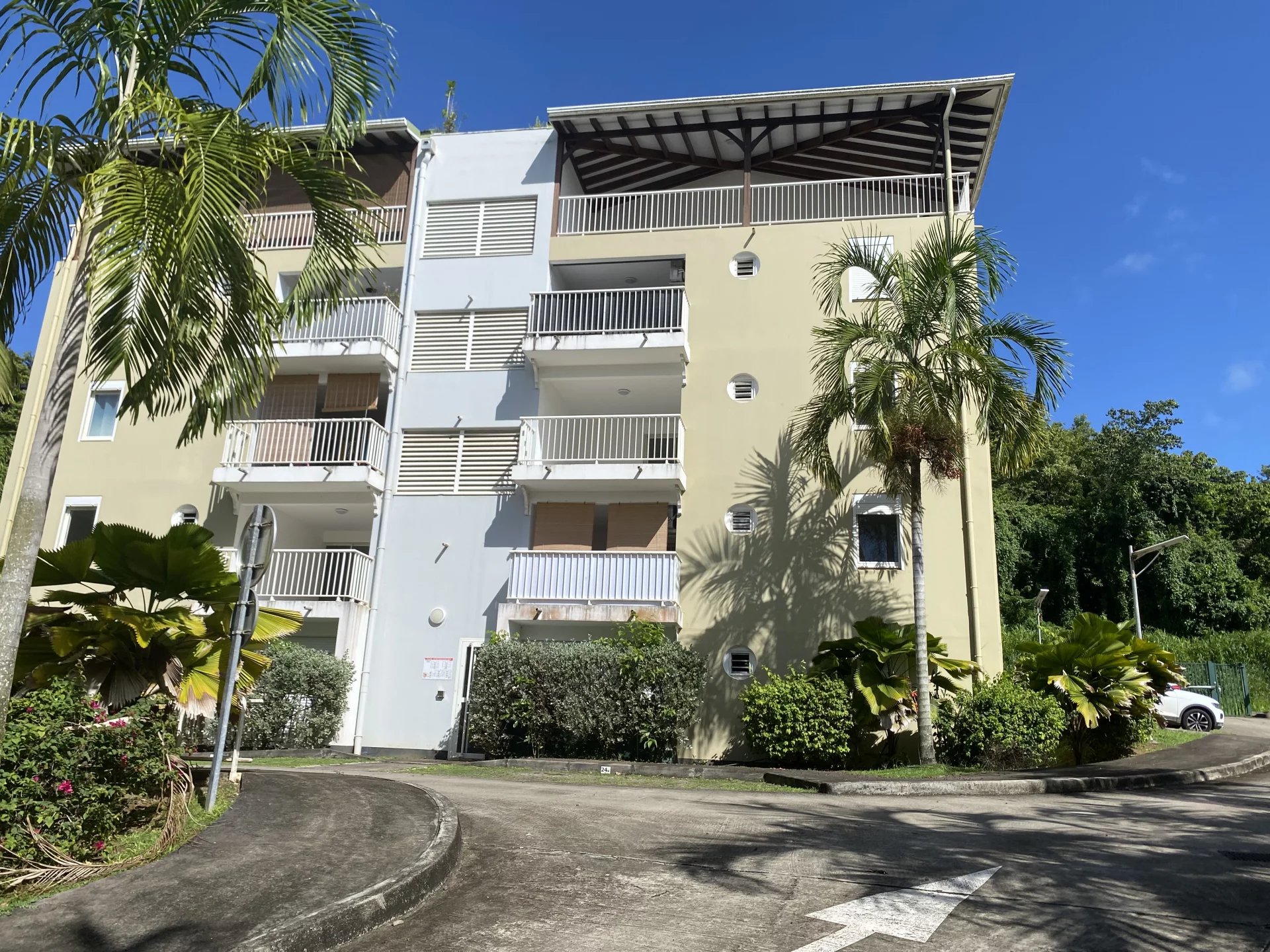 LE LAMENTIN:  APPARTEMENT F3, 78 M2