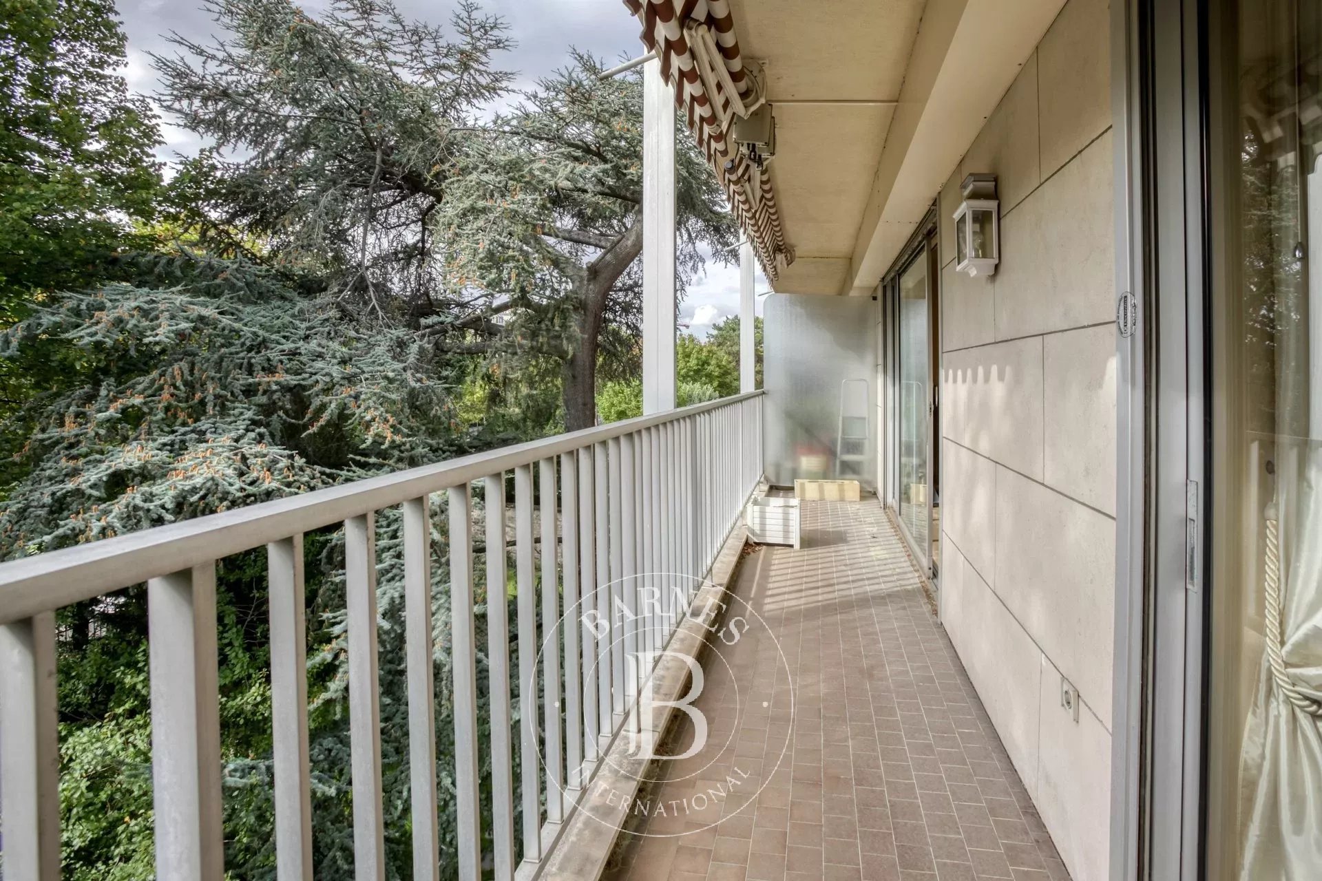 Exclusive - Neuilly-Château - 4-room apartment - 2 bedrooms - Balconies - Unobstructed verdant views