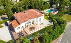 Cannes Croix des Gardes elegant character villa — photo 3 of 7