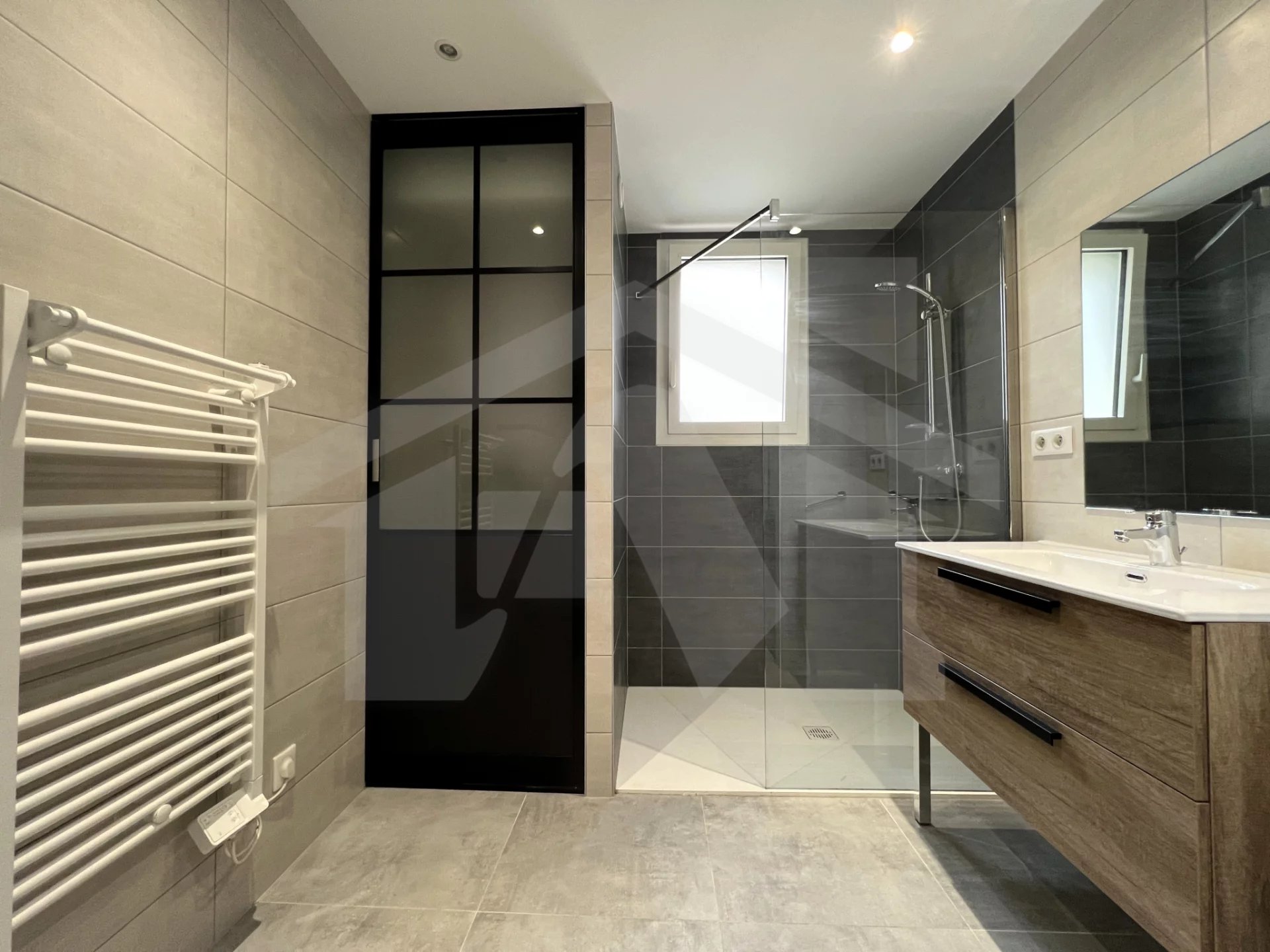 RUE REVOL - 2P+C - 46m2 LUMINEUX REFAIT A NEUF