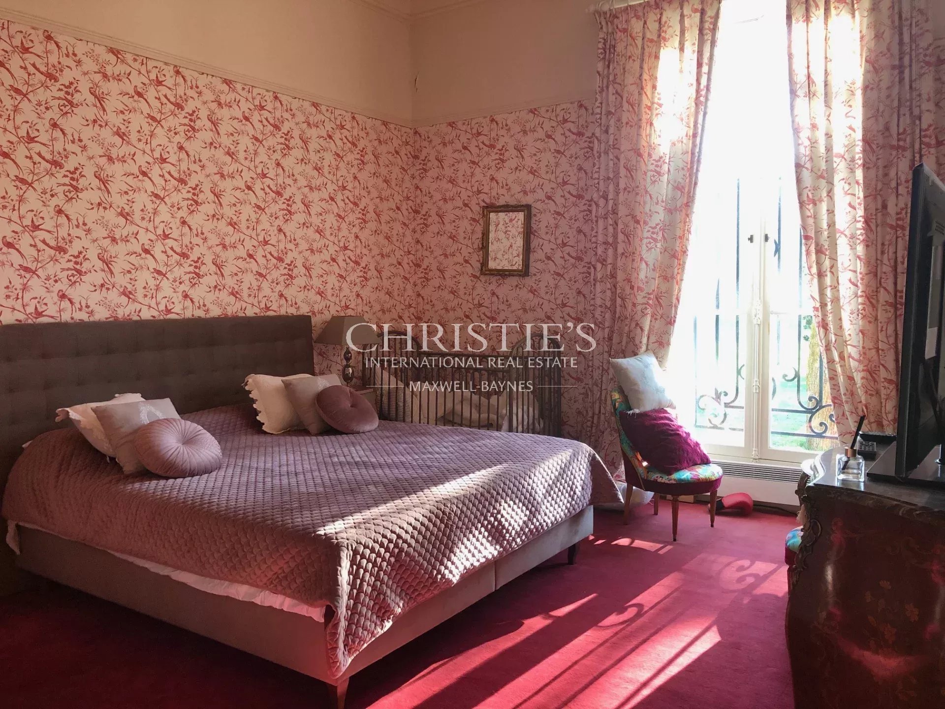 6 Bedroom Chateau's Image 9