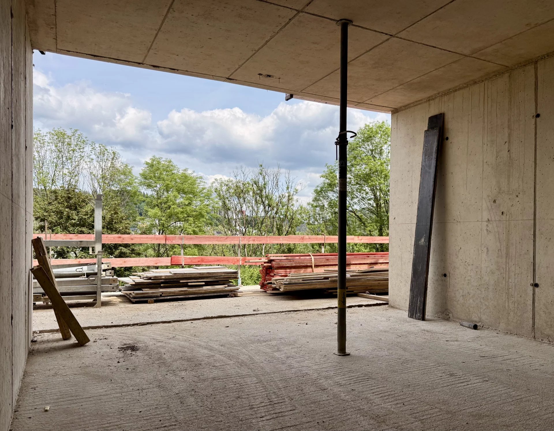 Élégant Appartement avec Jardin Privé et Terrasse Spacieuse