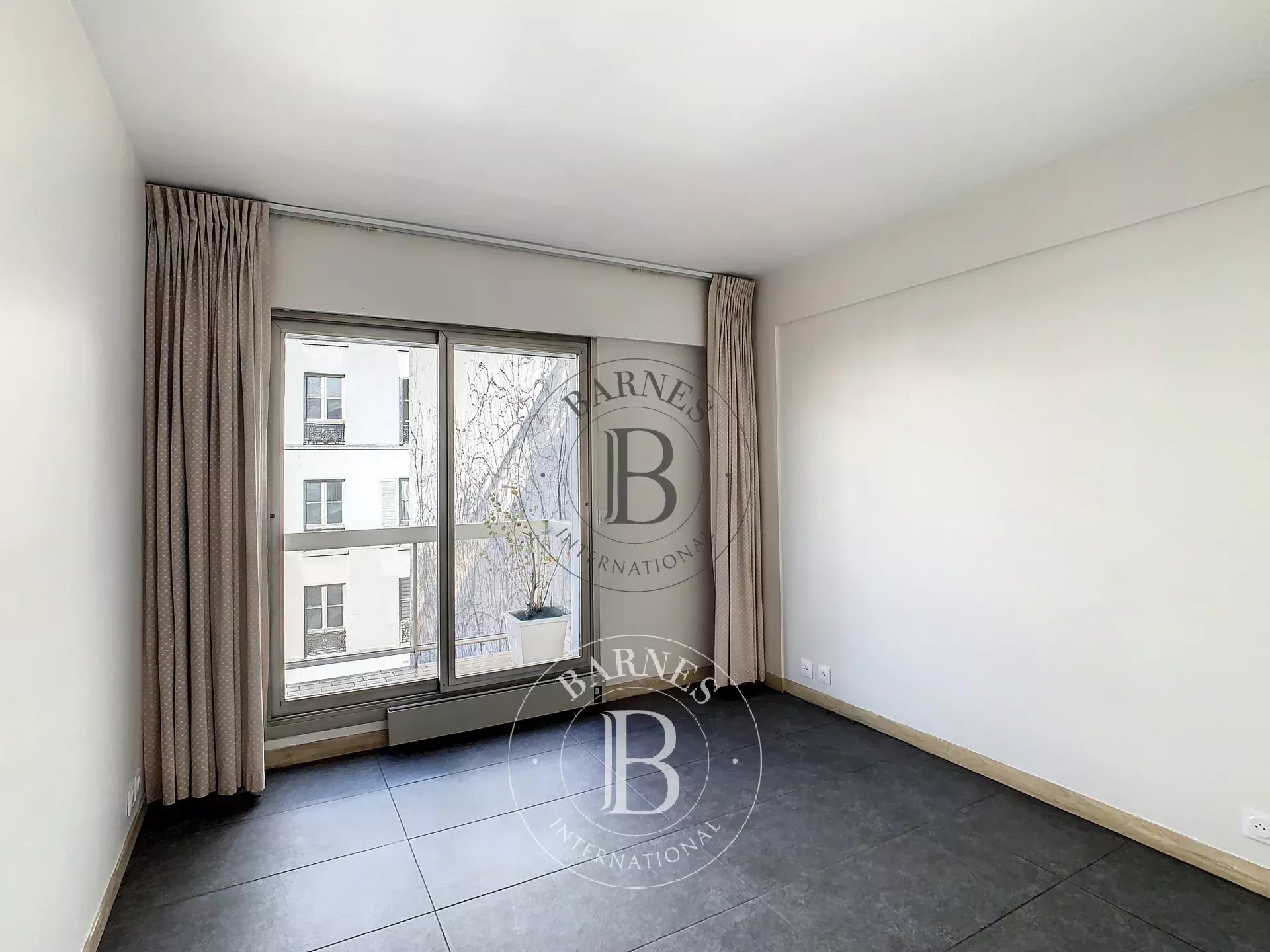 Daire Paris 8ème - picture 8