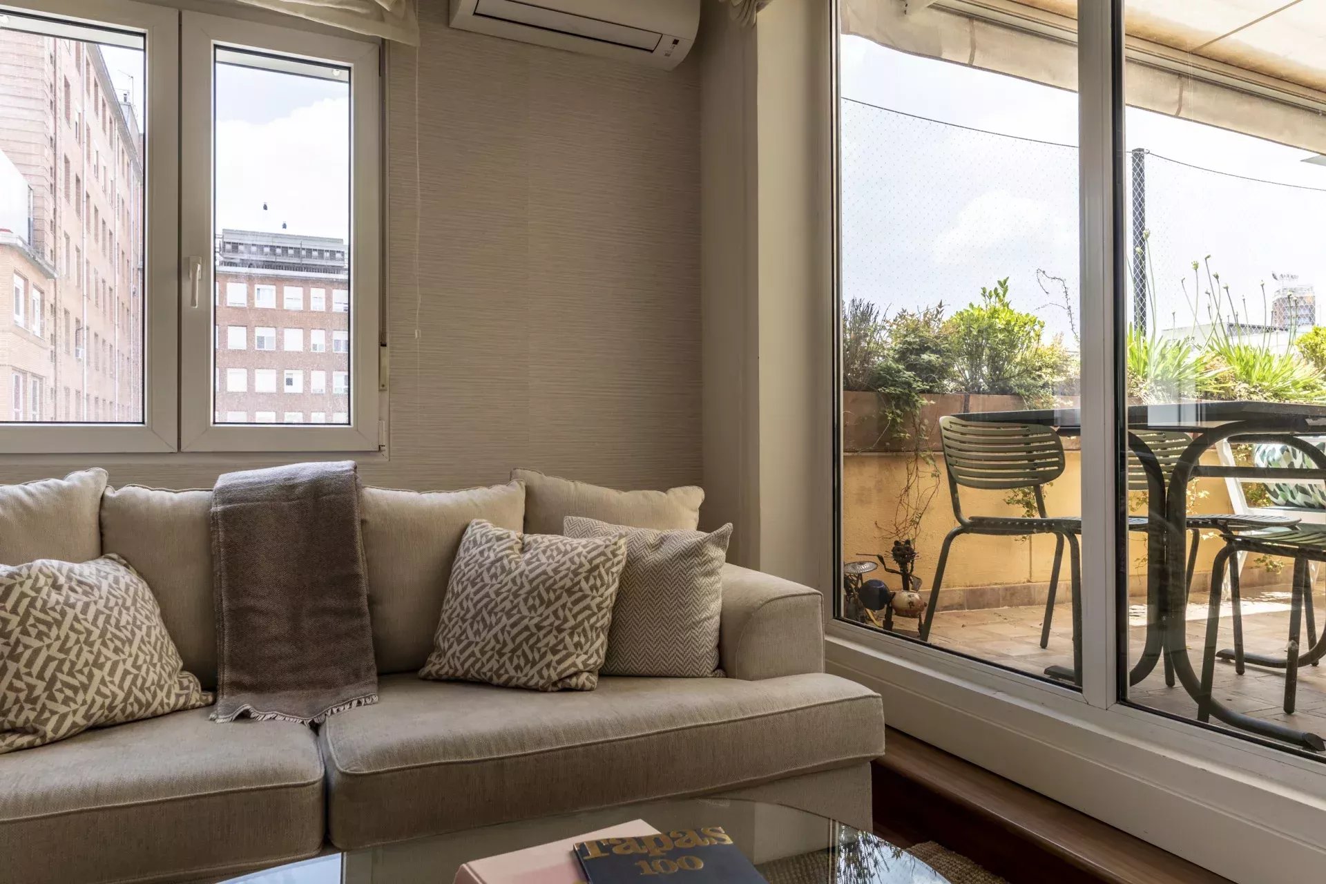 Exclusive Penthouse with Private Terrace in the Heart of Salamanca - picture 29