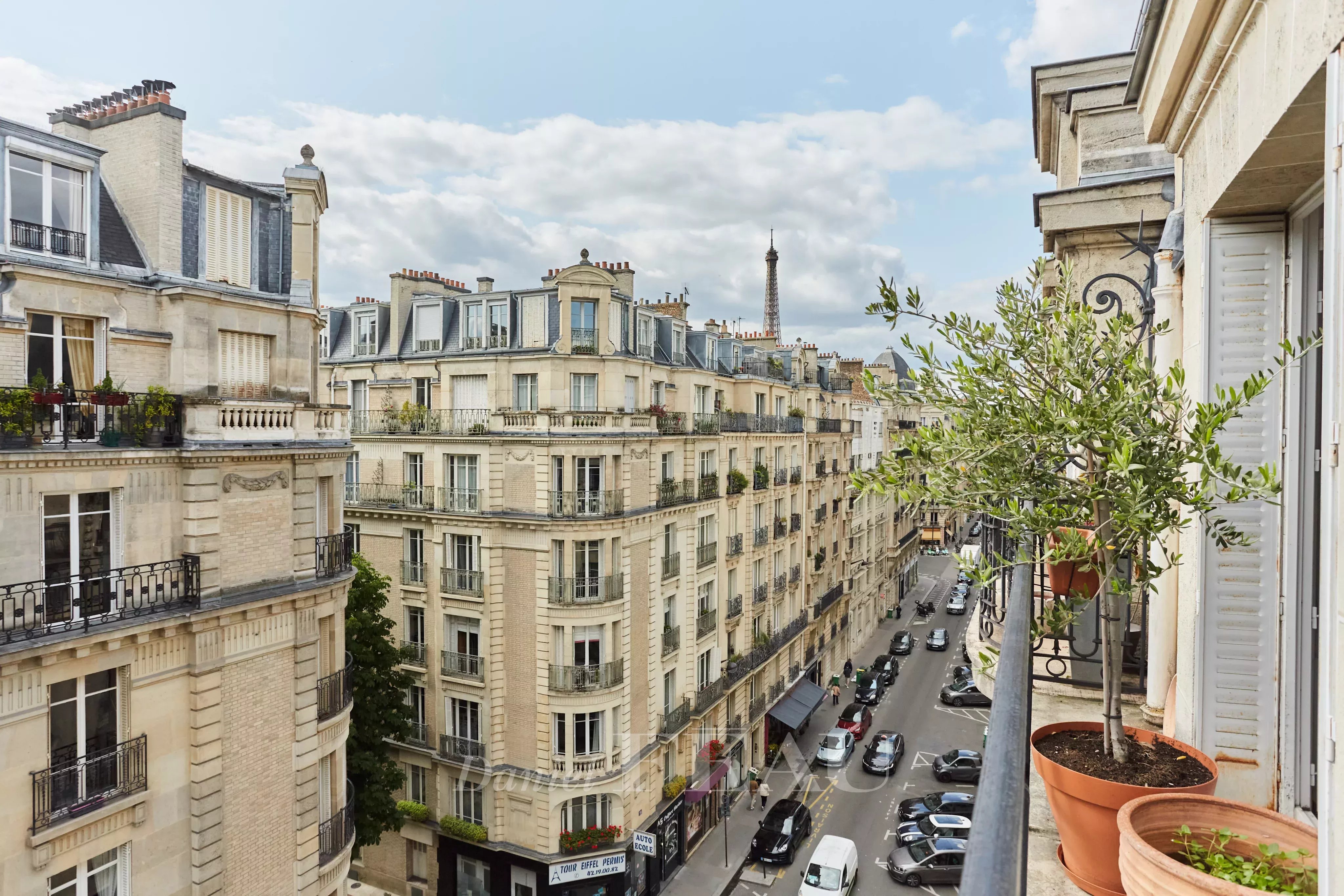 Sale Apartment Paris 15th