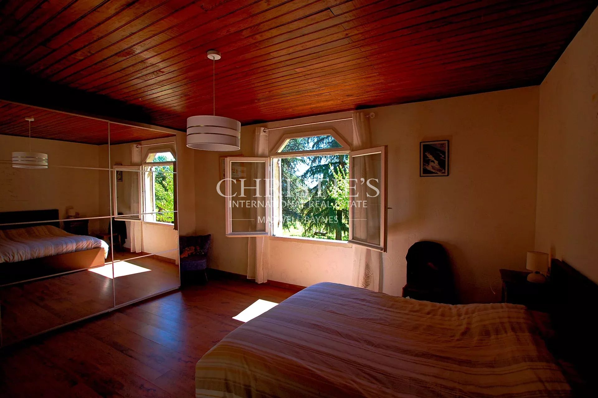 6 Bedroom Vineyard's Image 3