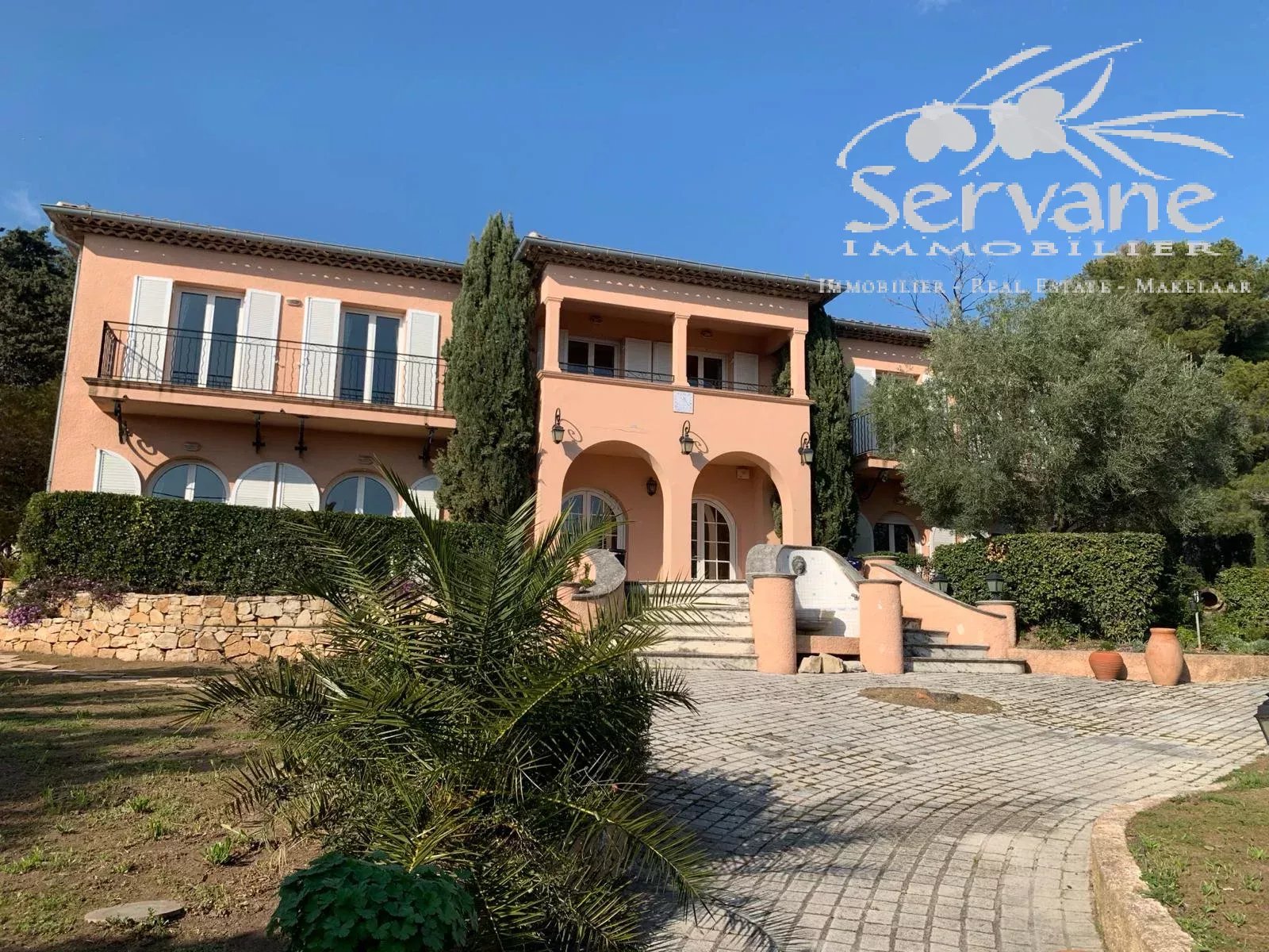 LES ISSAMBRES PROPERTY 10 BEDROOMS EN SUITE