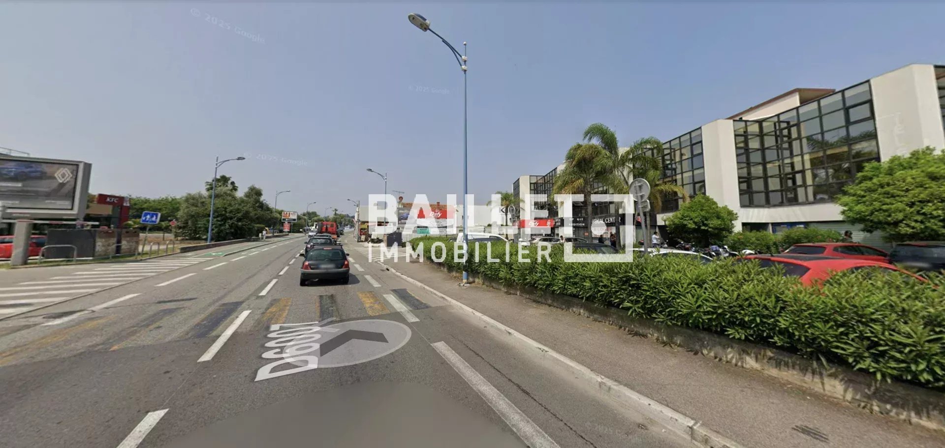 VILLENEUVE LOUBET N°1 LOCAL COMMERCIAL 200 M2 + PARKINGS PRIVATIFS