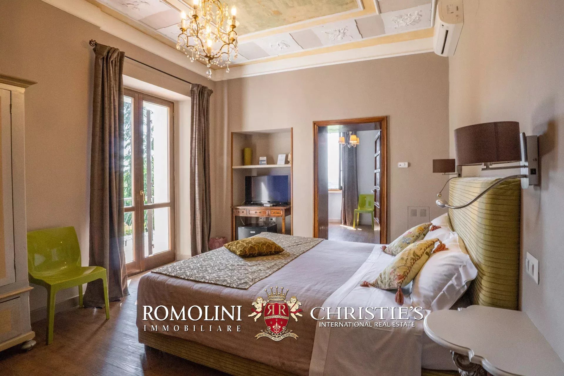 6 Bedroom Villa/Townhouse's Image 33