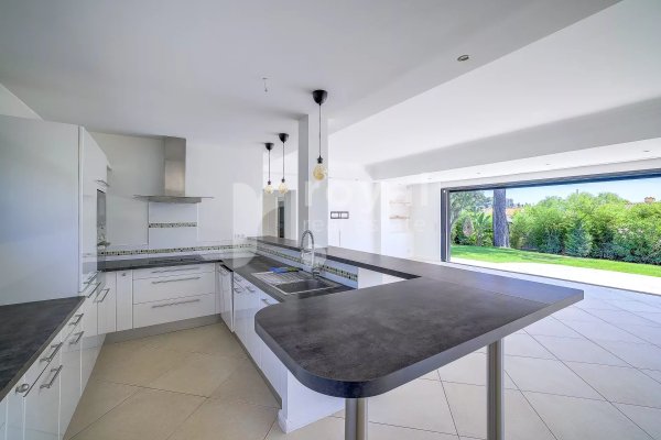 Modern single-storey villa near the center Mougins — photo 5