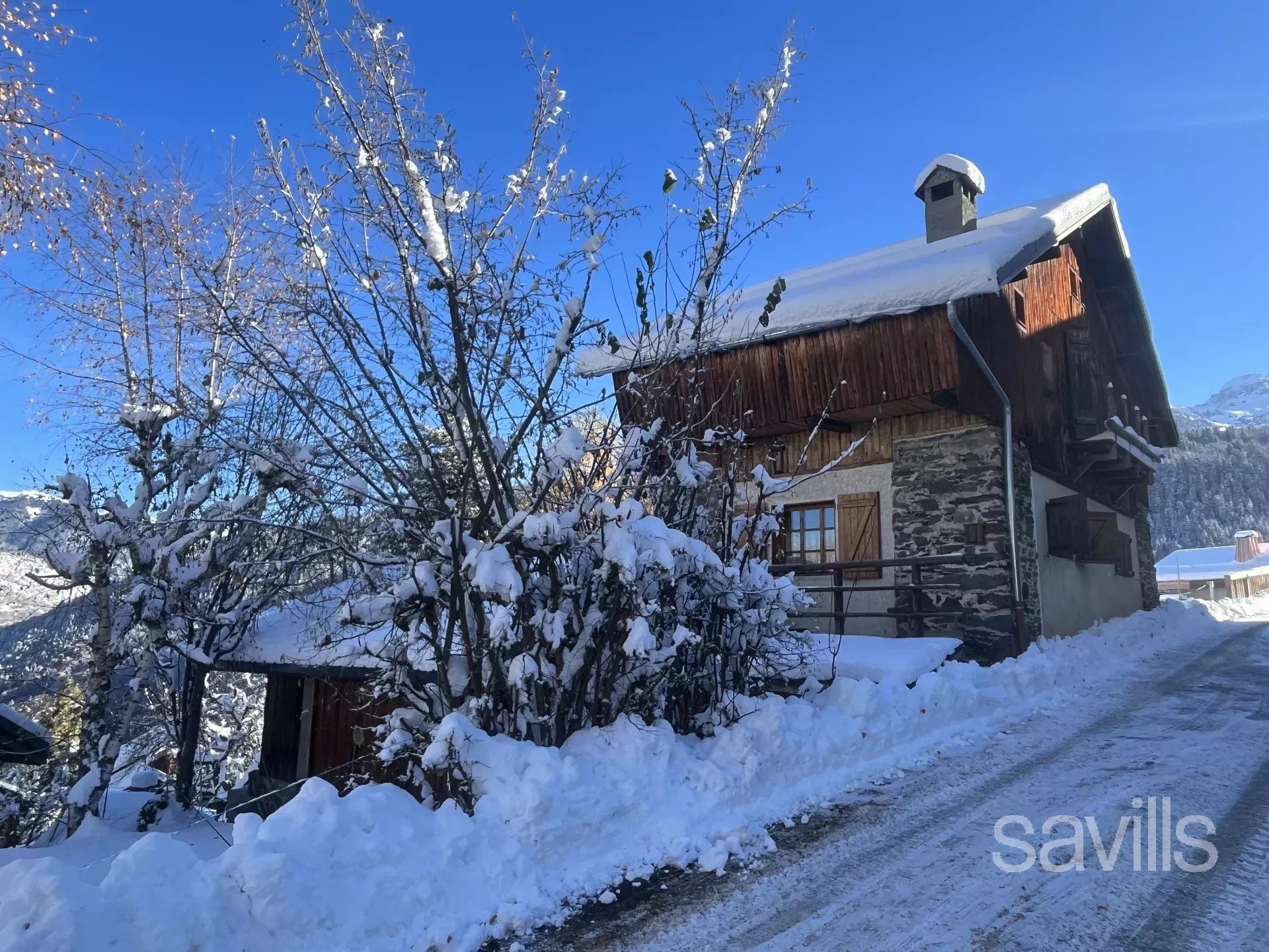 165 sq m chalet located in an authentic village