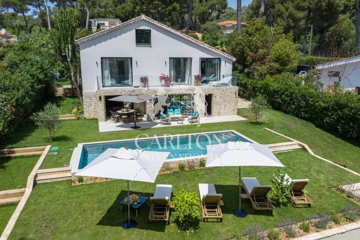 CAP D’ANTIBES – Charmante villa de 4 chambres totalement rénovée sur le Cap d’Antibes