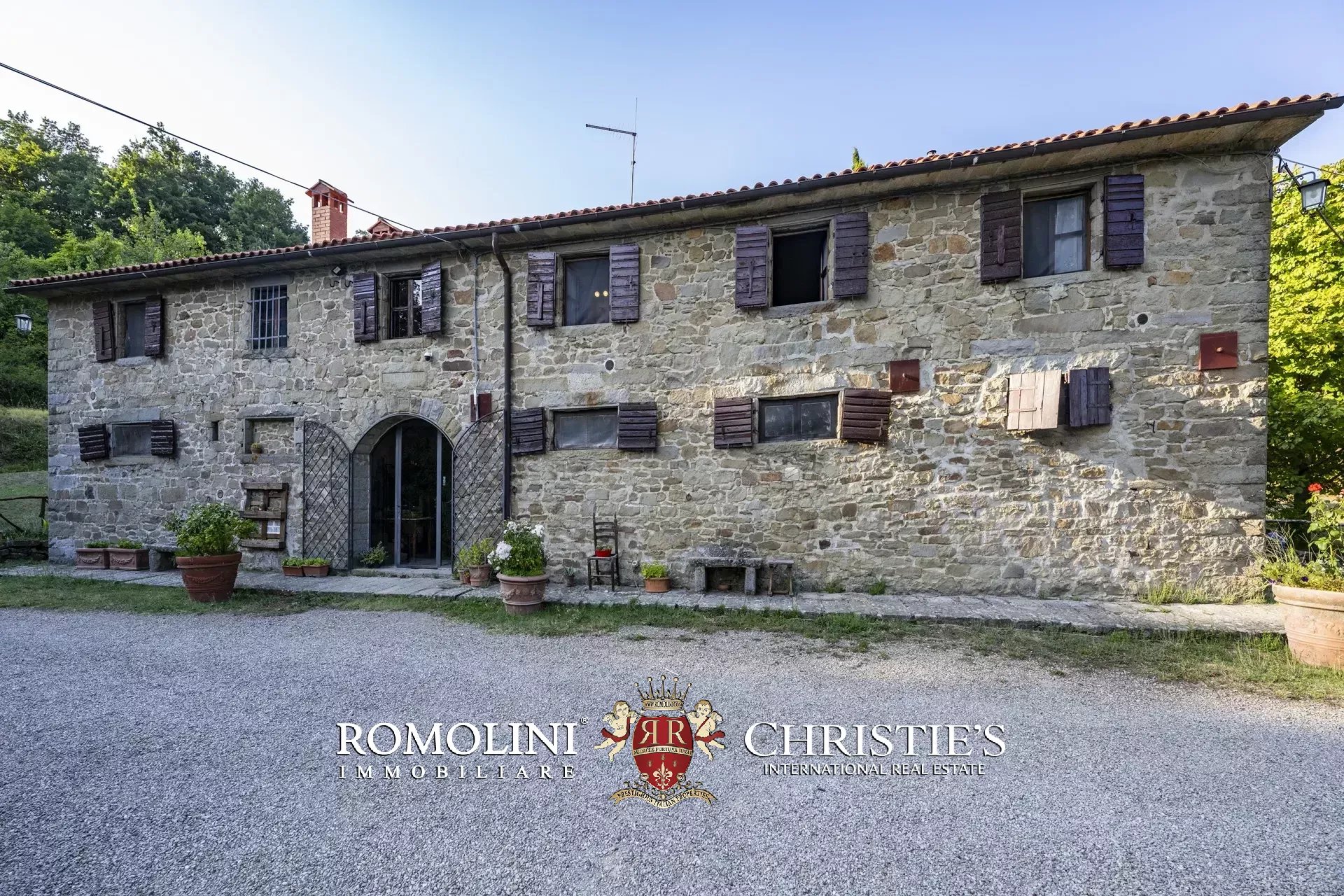 101-HA ESTATE WITH NATURAL SPRINGS FOR SALE BETWEEN AREZZO AND FLORENCE