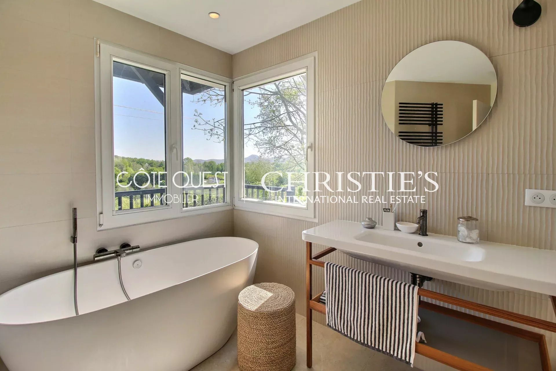 4 Bedroom Villa/Townhouse's Image 8