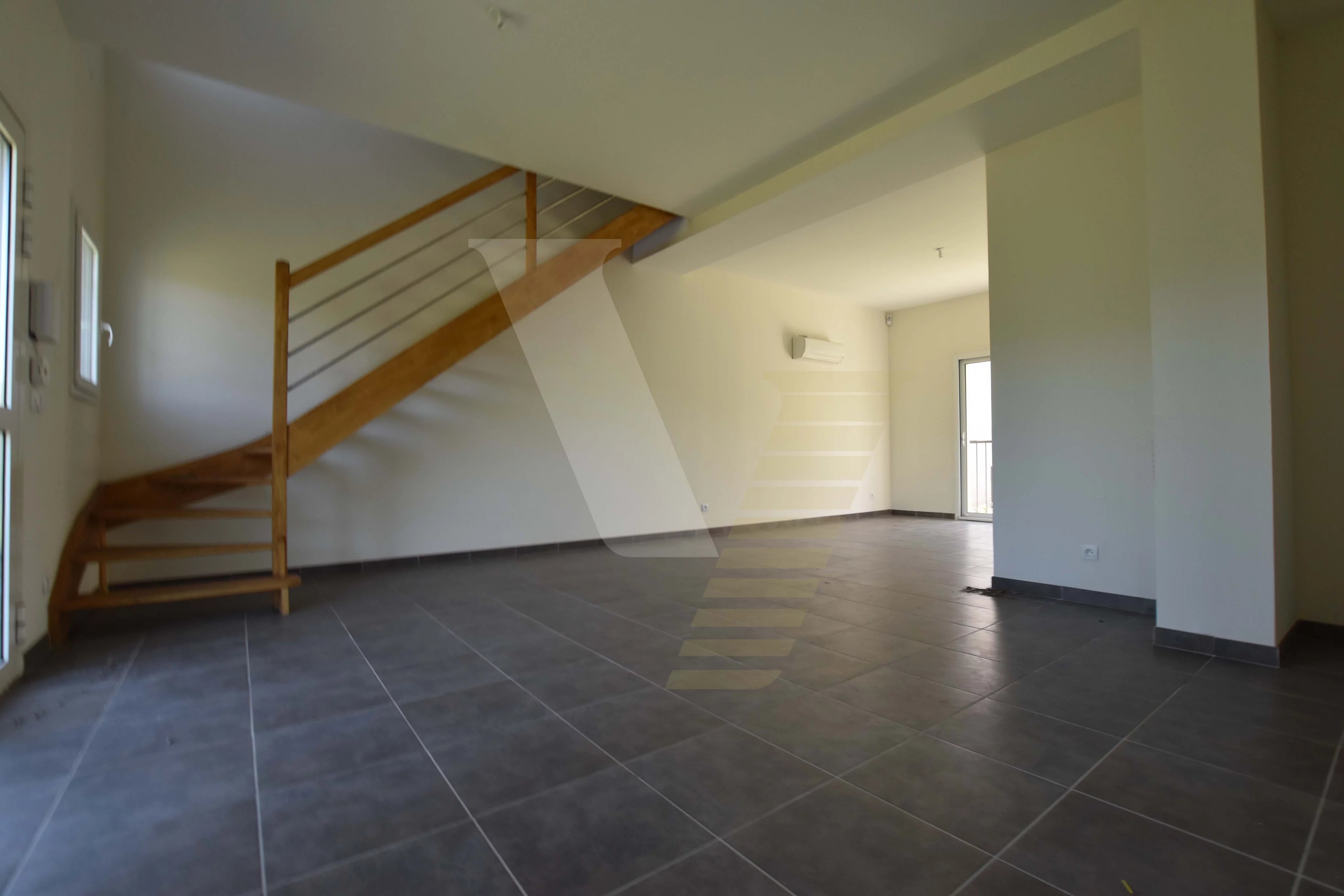 Grande maison avec garage et jardin - Photo 3
