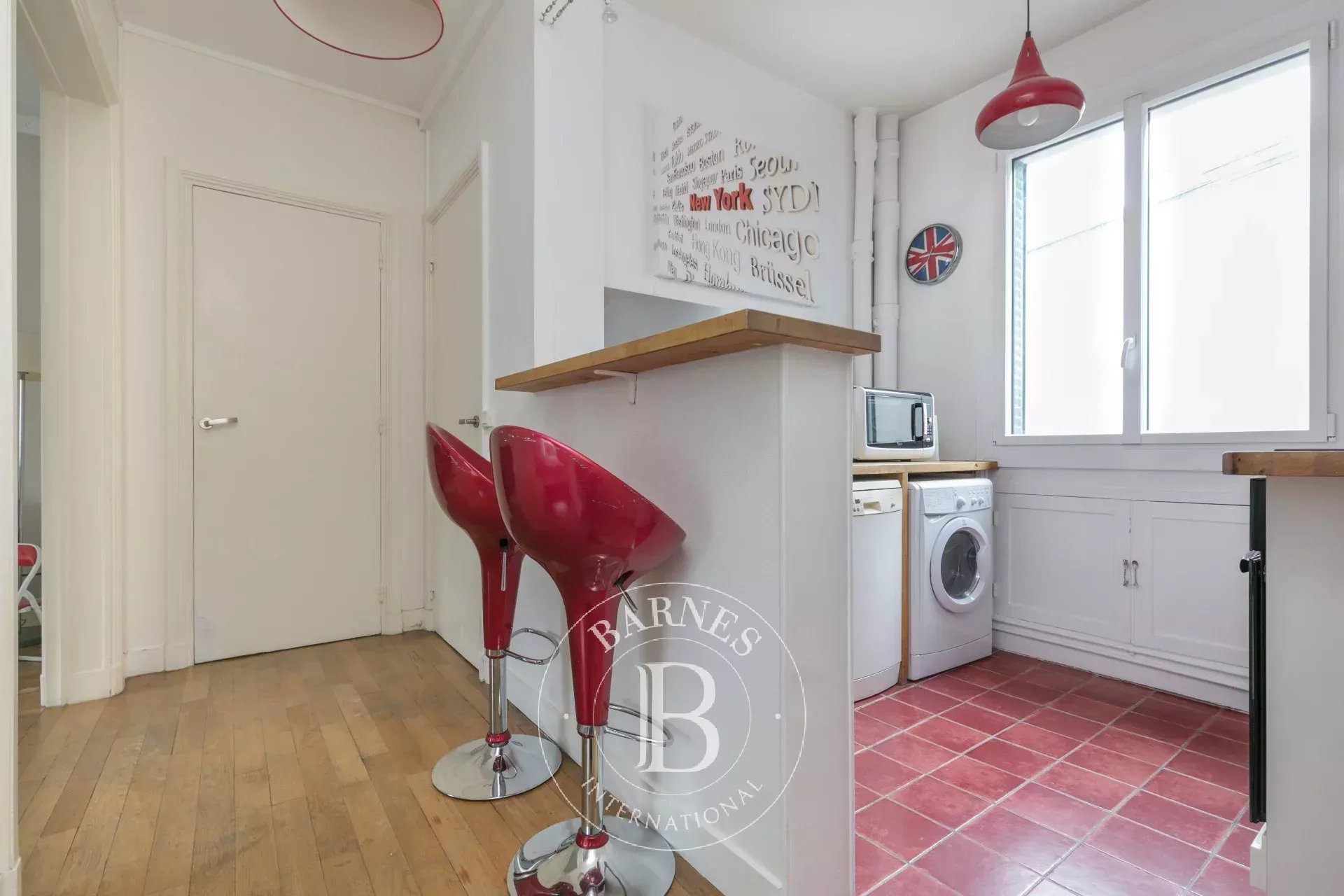 Neuilly-Achille Peretti - 1-bed apartment - Balcony - Within walking distance of the shops and public transport services - picture 4