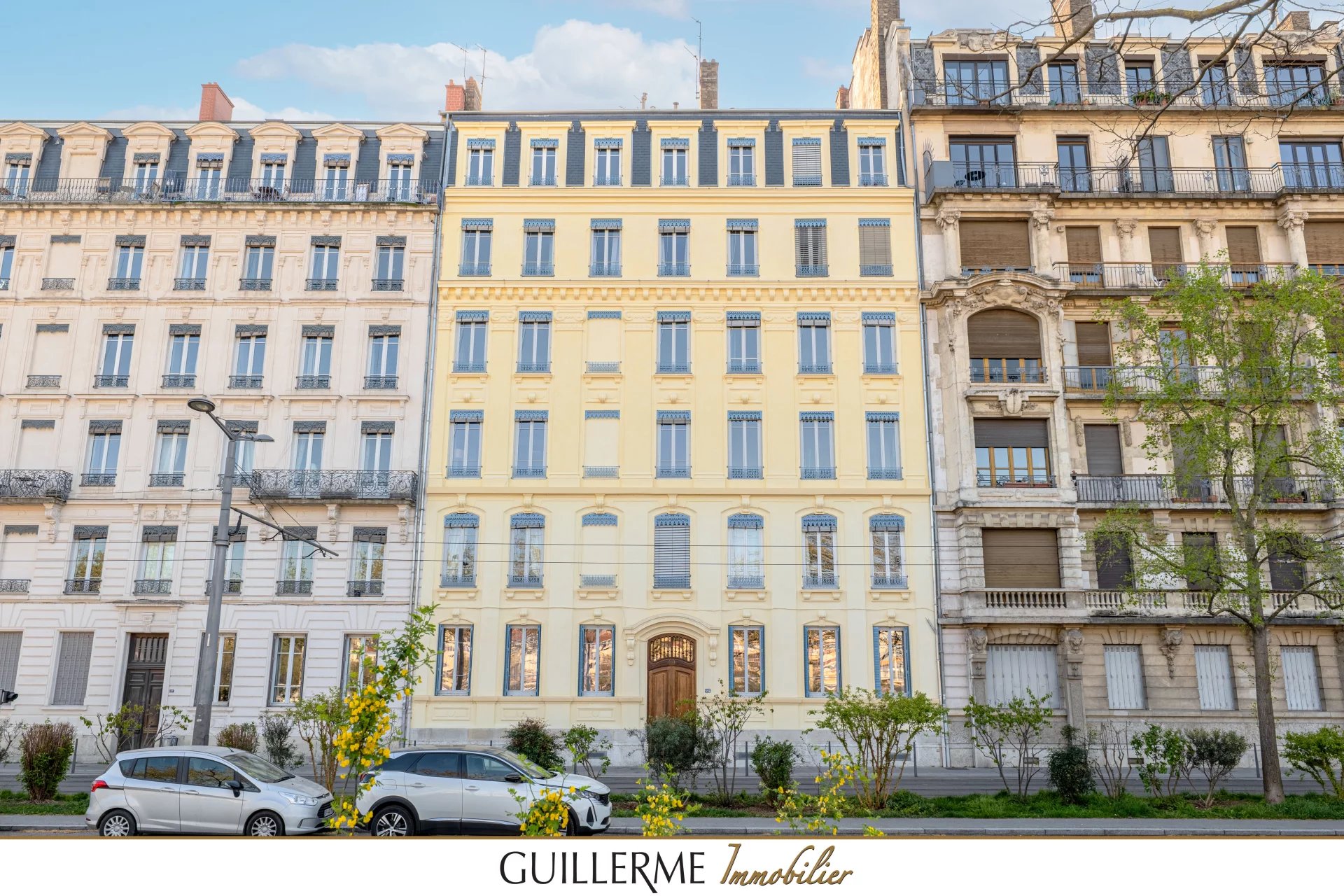 Bel ancien traversant Quais du RhÃ´ne avec caves et grenier