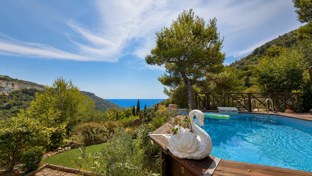 Villa for sale in La Turbie — Charming 5-Room House with Pool and Sea View in La Turbie