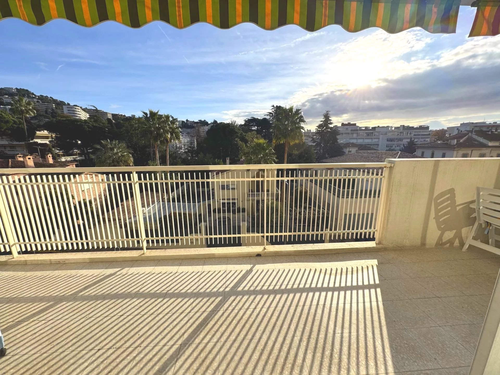 CANNES VENDITA STUDIO PROCHE PLAGES COMMERCES