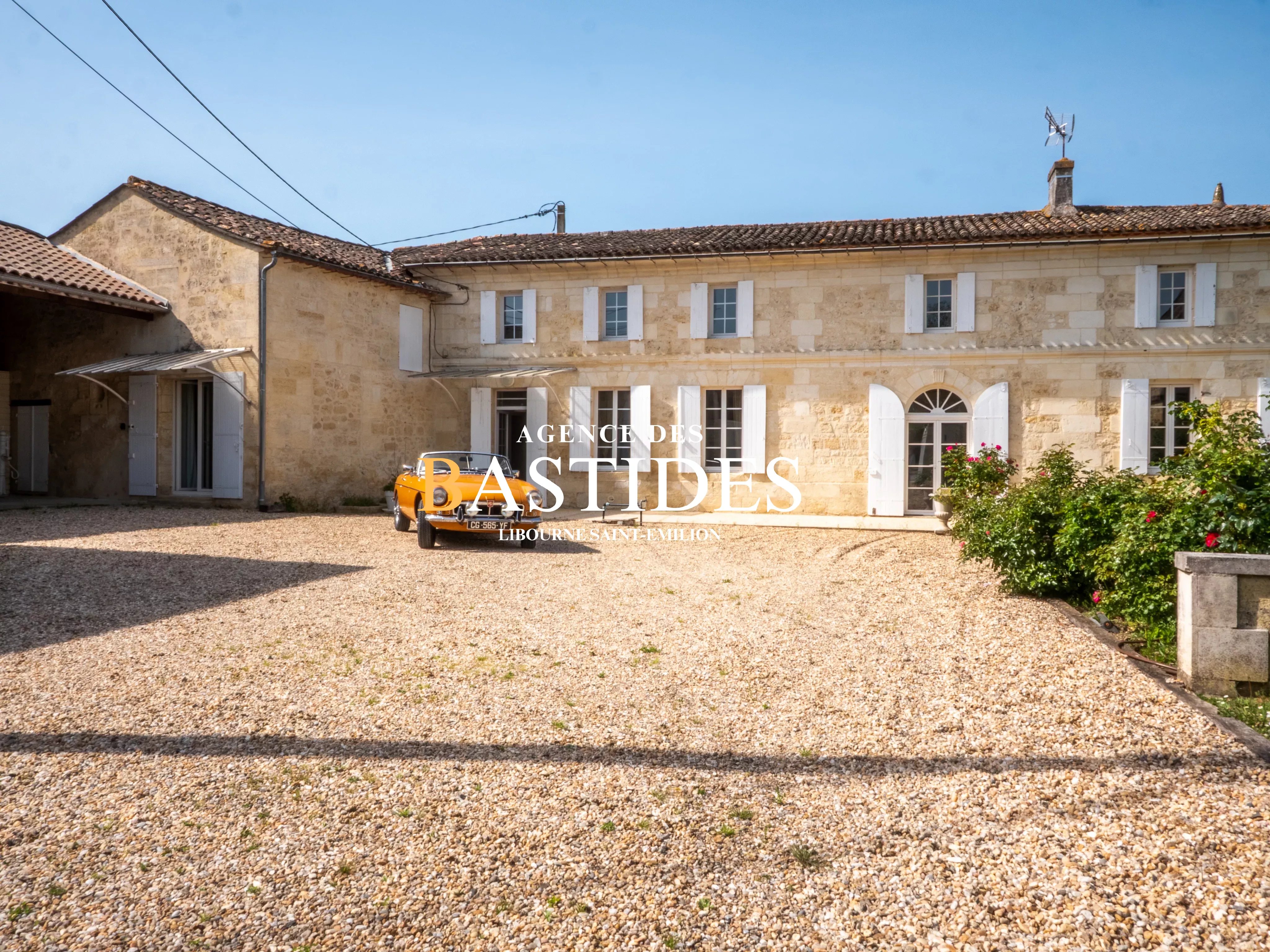 Demeure en pierre + 250 m² de dépendances