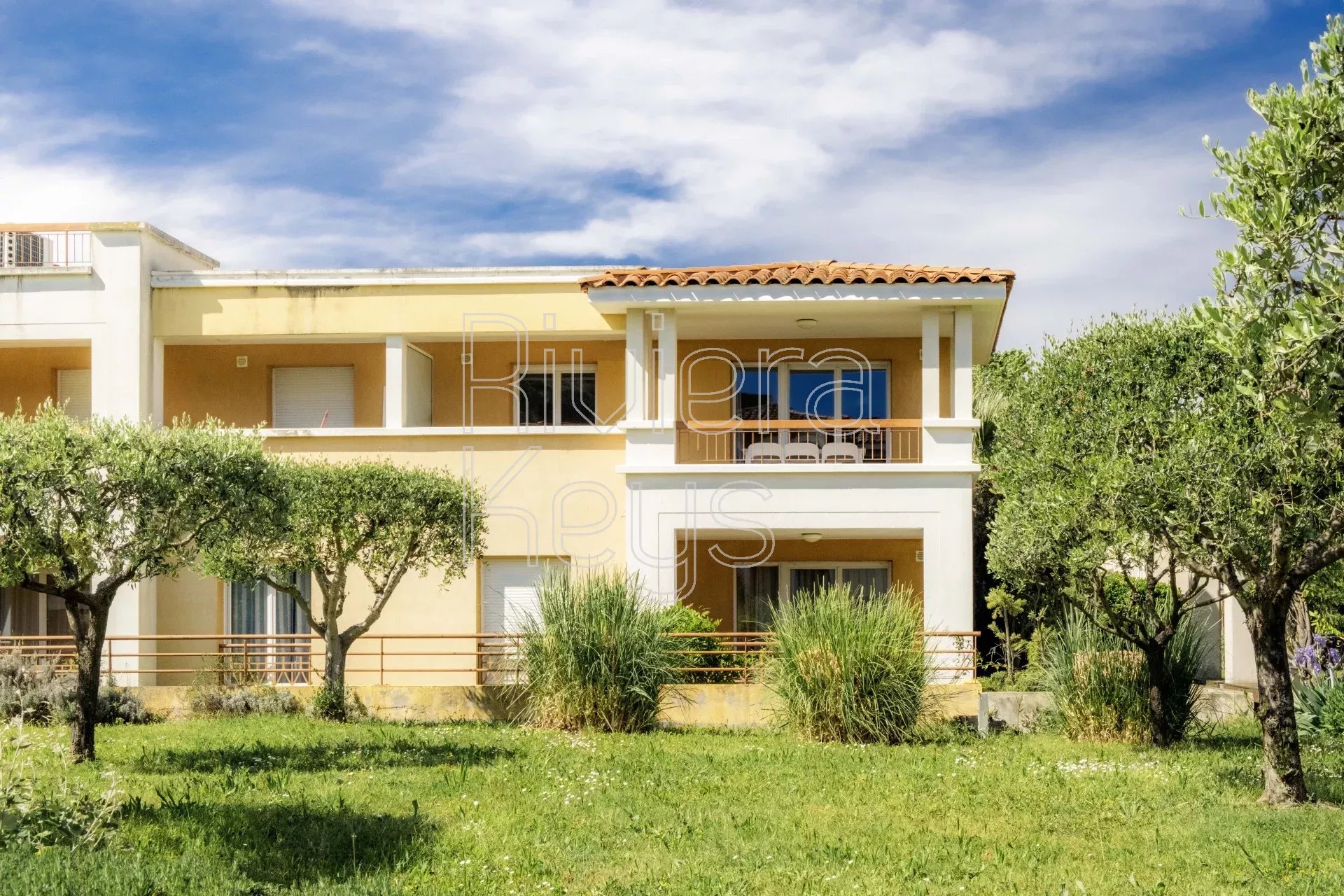 MANDELIEU-LA-NAPOULE: 3-room apartment on first floor, tourist residence with swimming pool and tennis court, only for rental investment