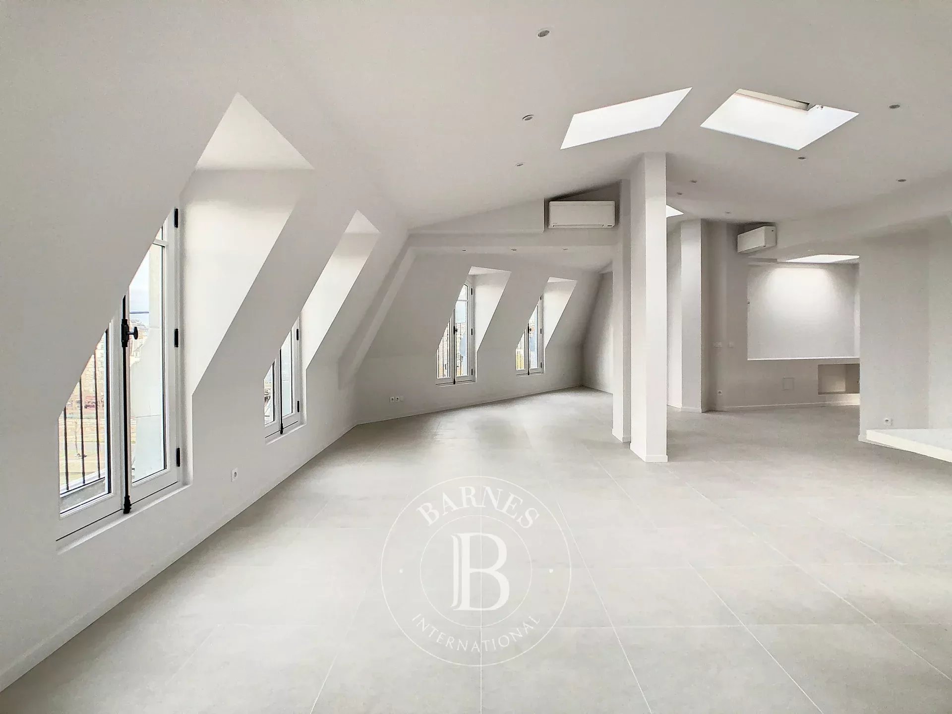 Apartment Paris 75004  -  ref 83642472 (picture 3)