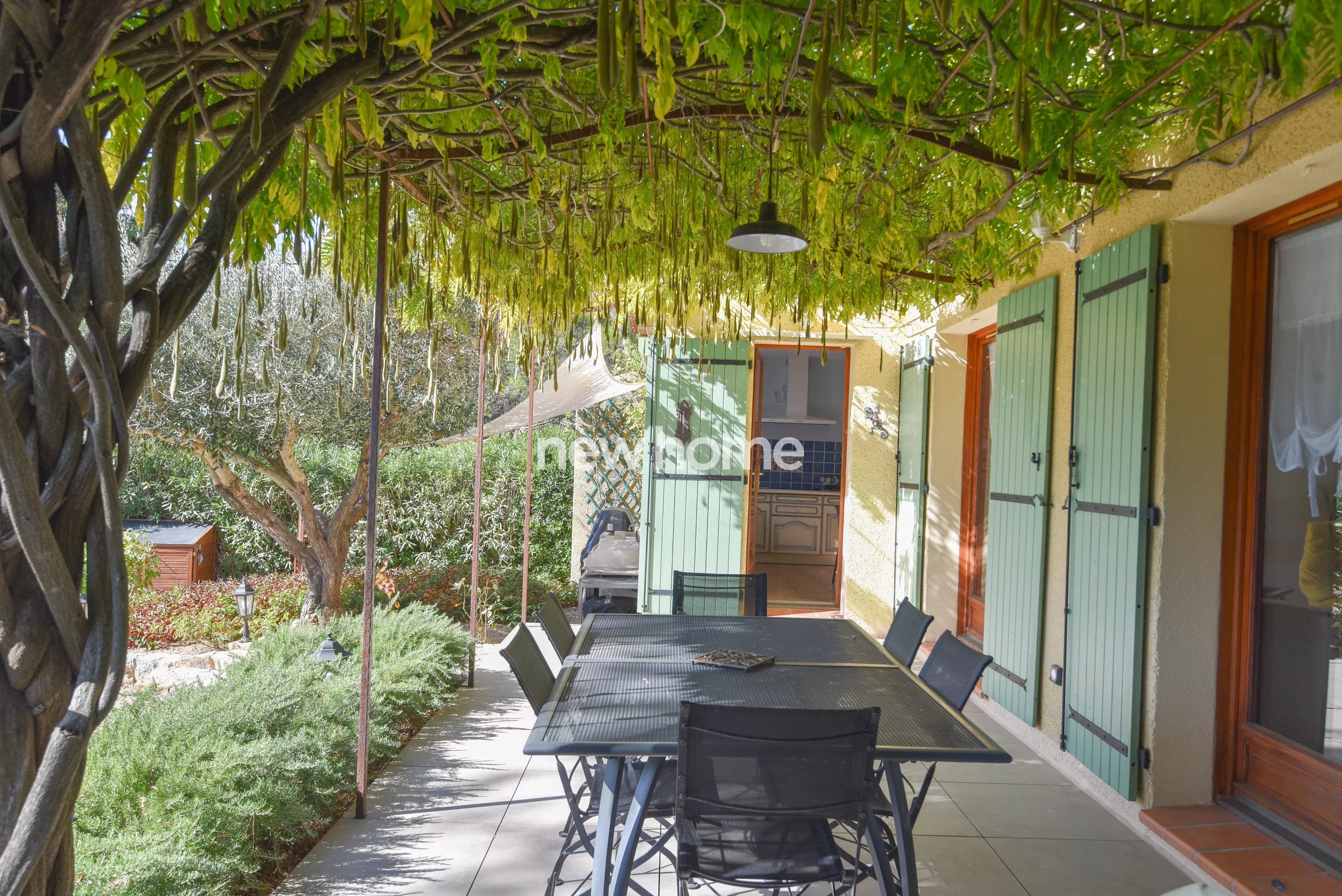 Maison tout confort avec grand jardin, garage, piscine et proximité du village