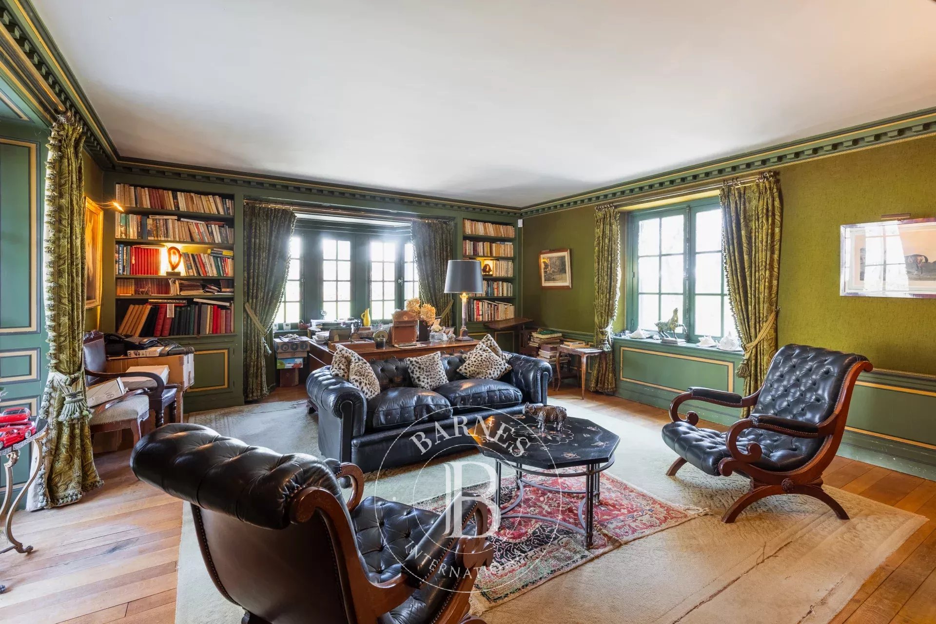 Hoeilaart - Exceptional villa to renovate, close to the Sonian Forest