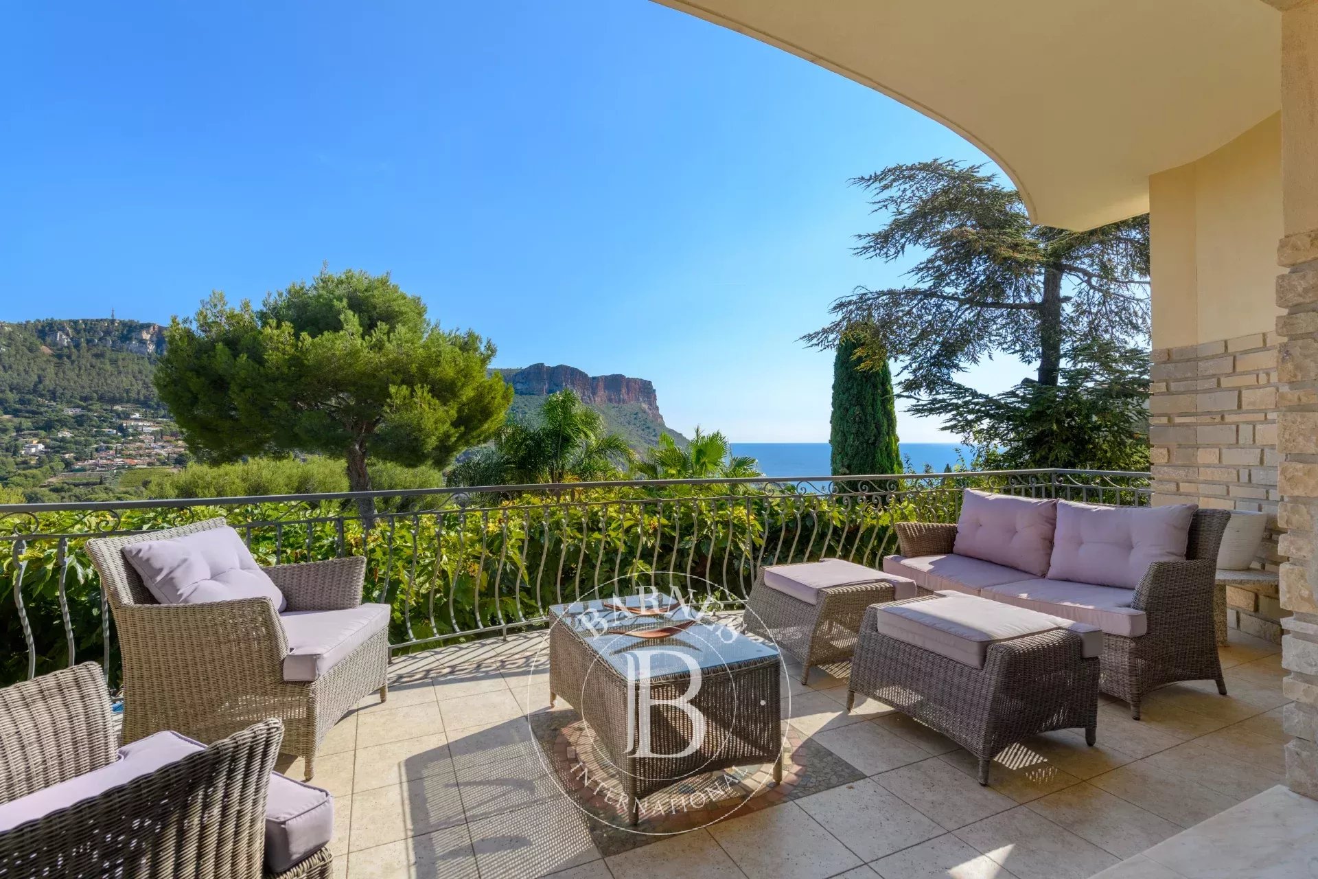 Ev Cassis - picture 5