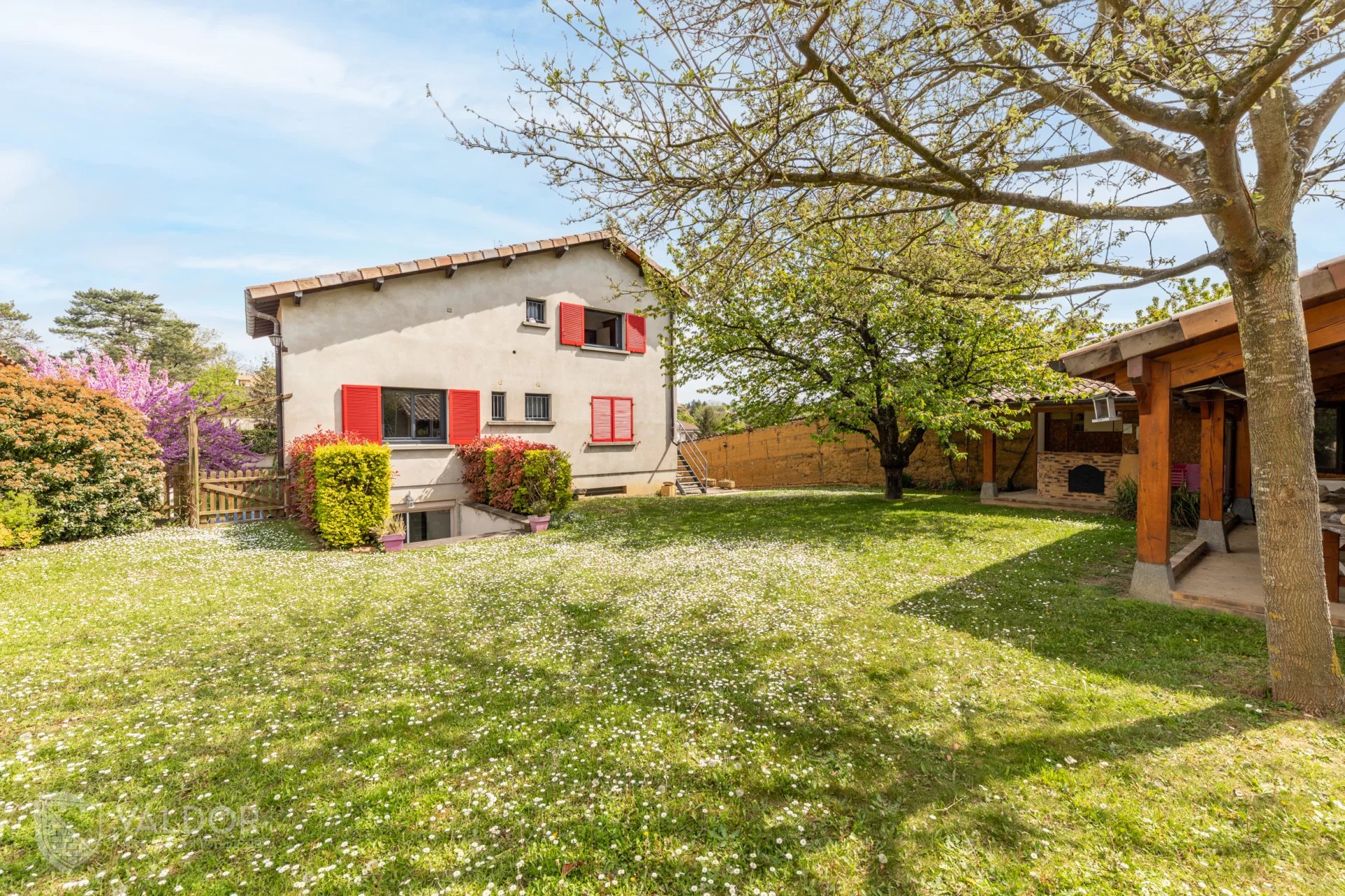 Maison de 8 pièces avec terrain 1 187 m²