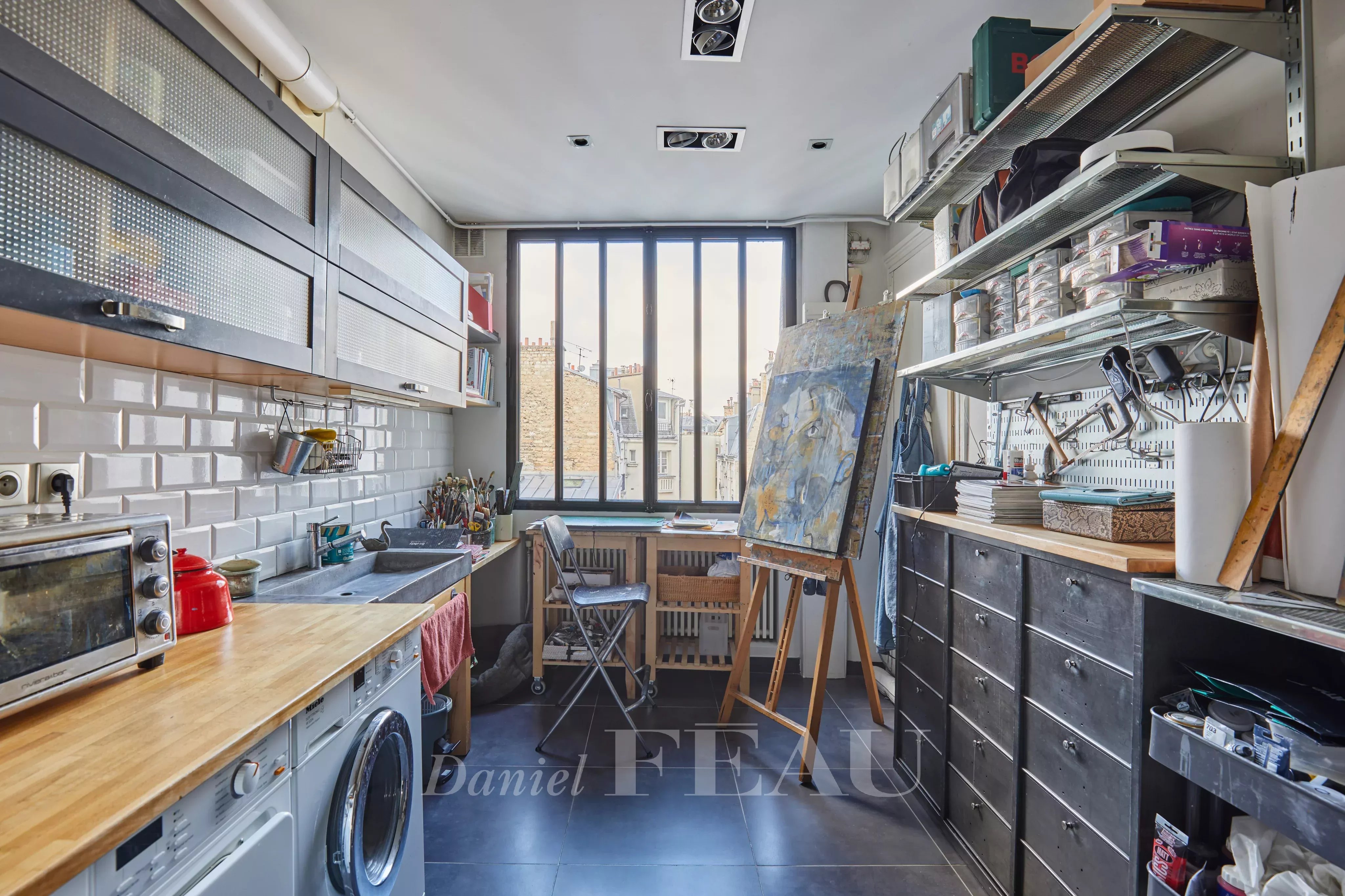Atelier pouvant servir de salle à manger/bureau/chambre 