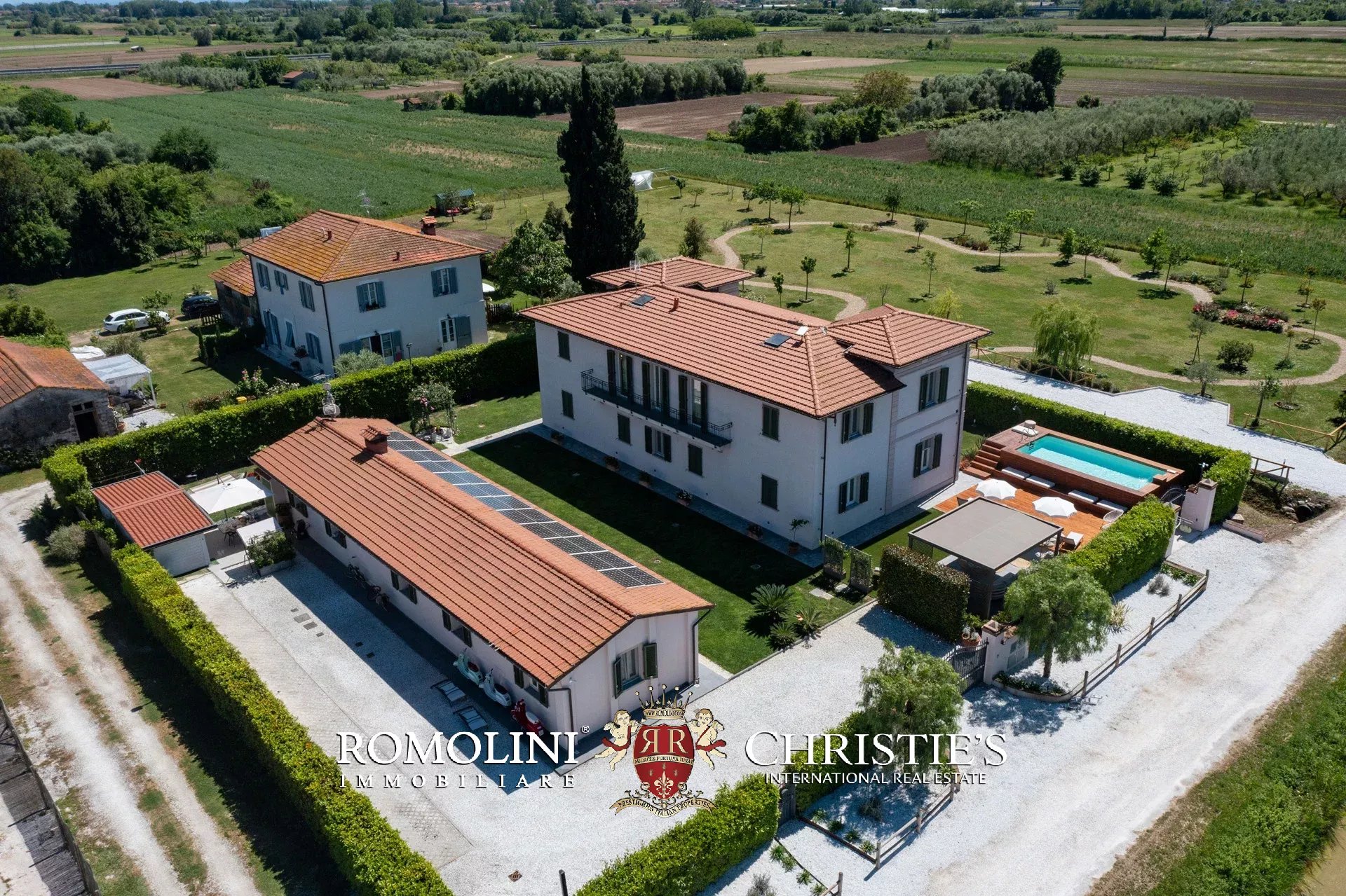 6 Bedroom Villa/Townhouse's Image 8