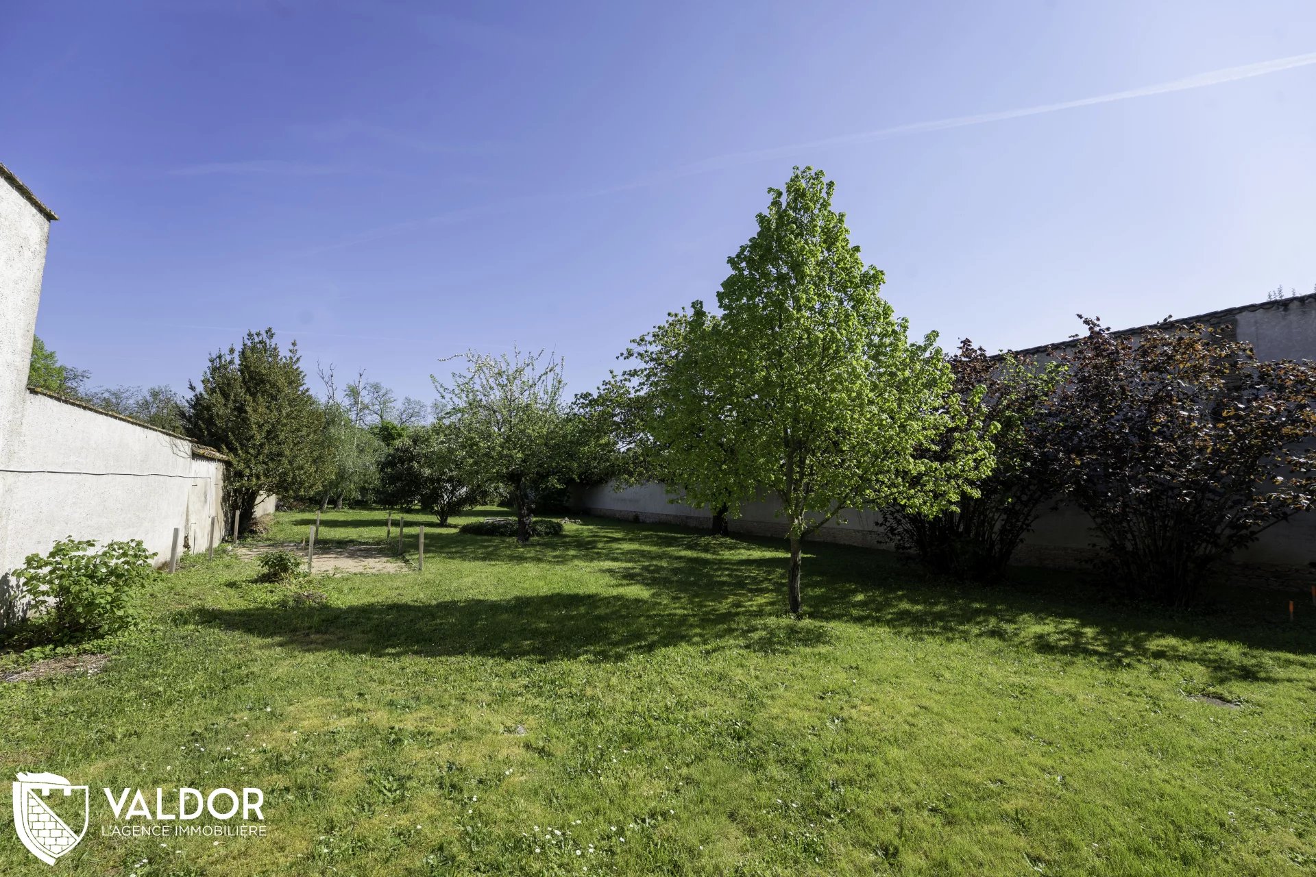 Grand appartement  avec jardin et garage.