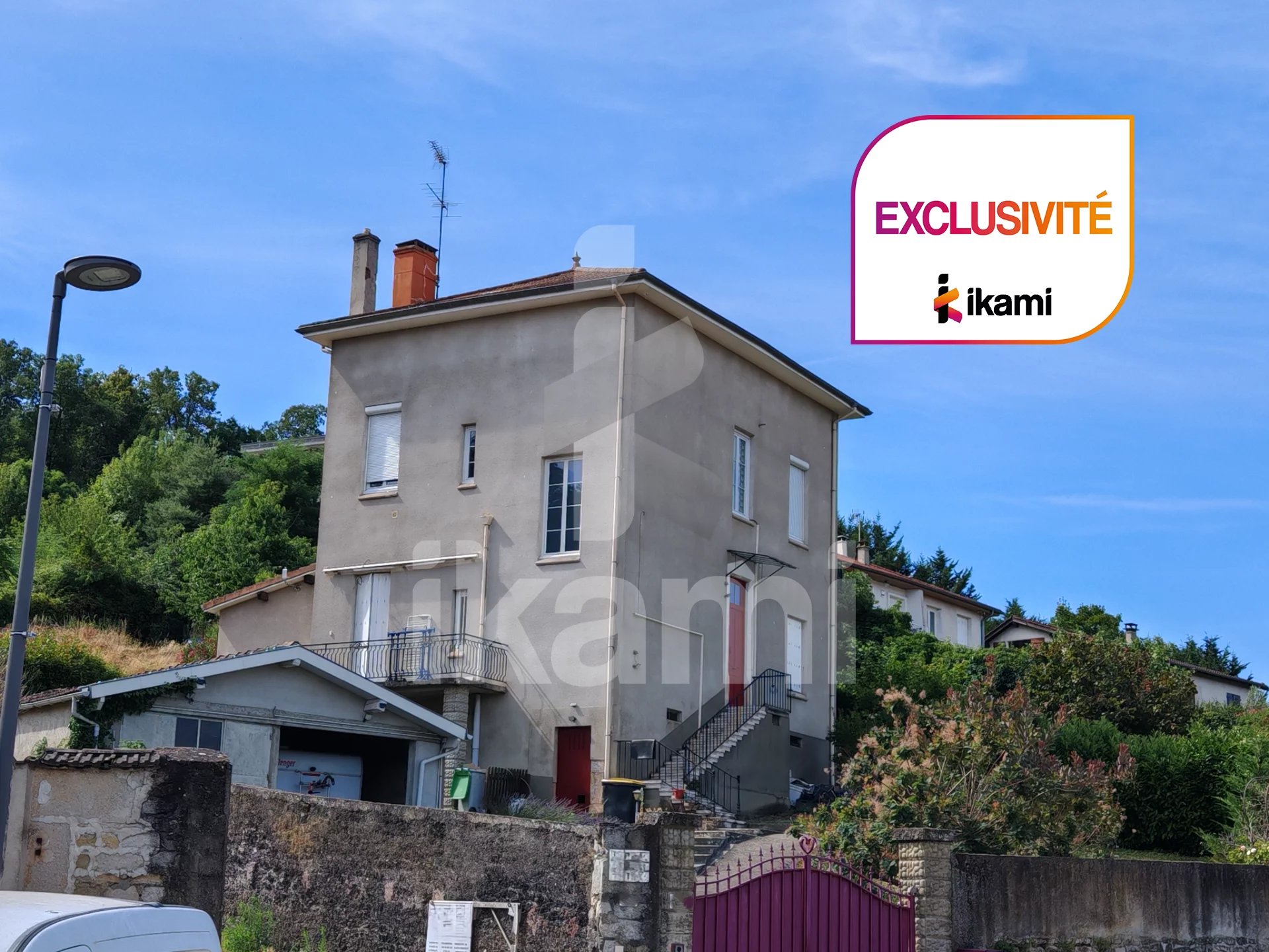 RARE À LA VENTE ! DUPLEX AVEC TERRAIN 900 m2 + COMBLES AMÉNA