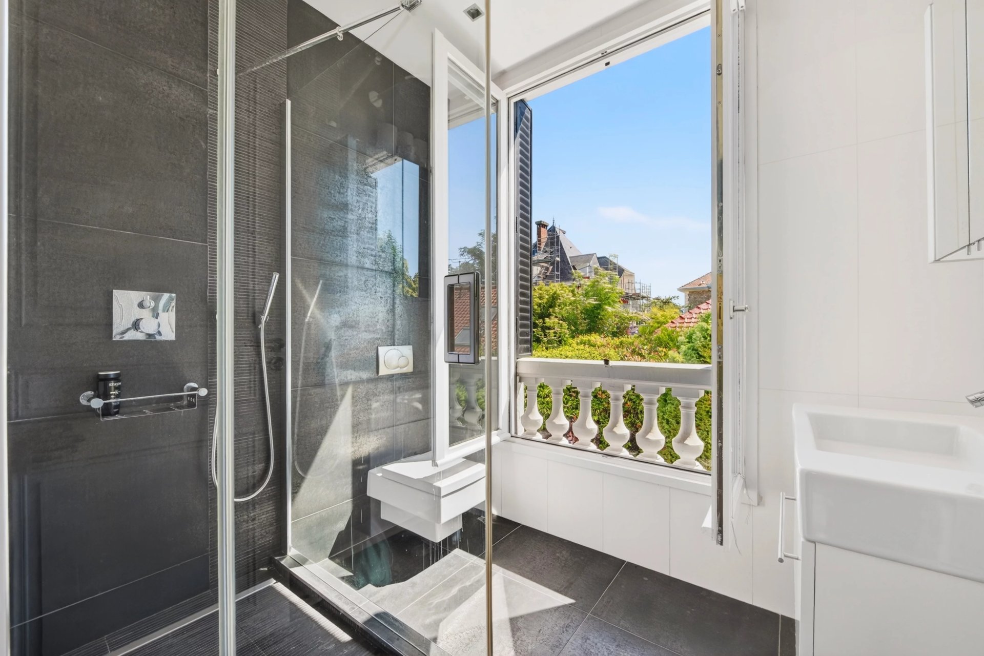 5 Bedroom Villa/Townhouse's Image 9