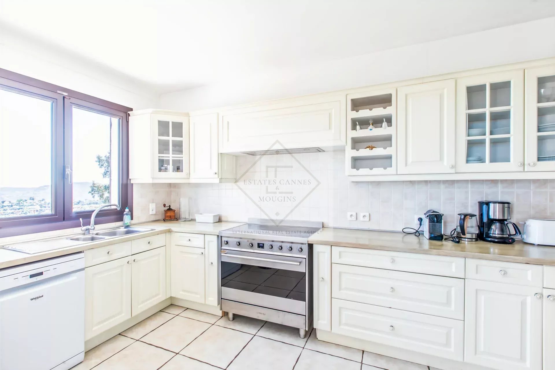 VUE MER PANORAMIQUE – UNE OPPORTUNITÉ RARE AUX PORTES DE CANNES — photo 4