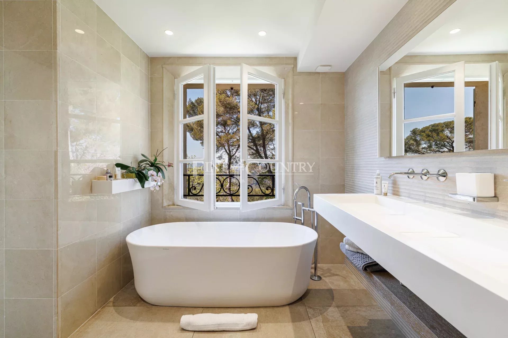 Photo of Villa For Sale in Mougins