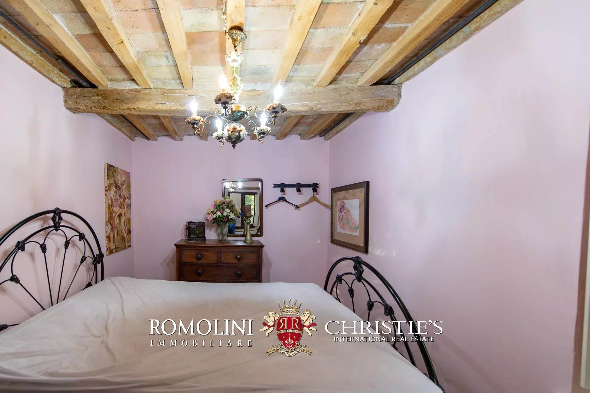6 Bedroom Villa/Townhouse's Image 18