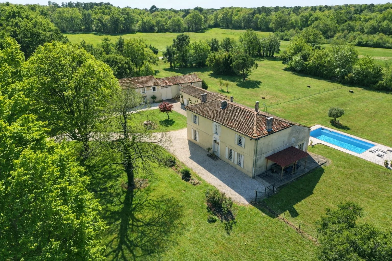 House in Saint-Genis-de-Saintonge - view 1
